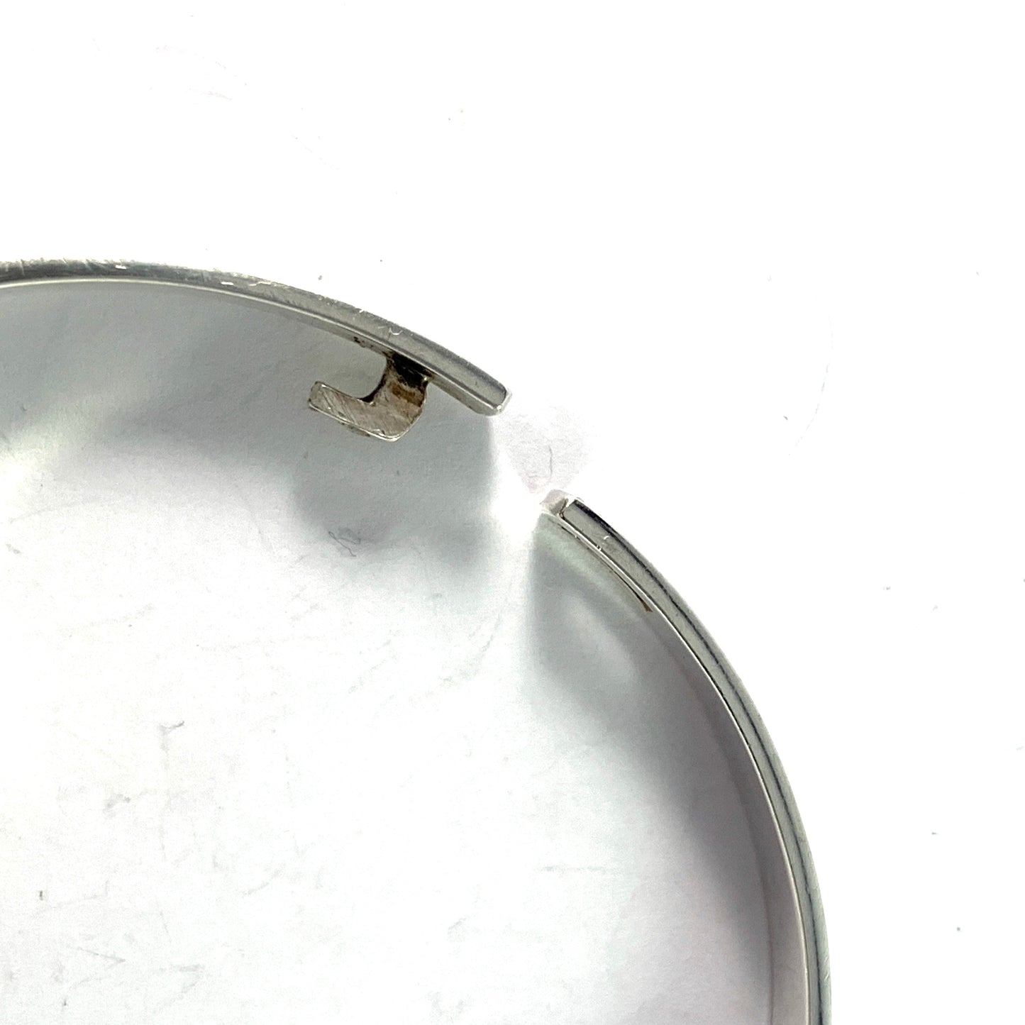 Arvo Saarela, Sweden 1969. Sterling Silver Bangle Bracelet.