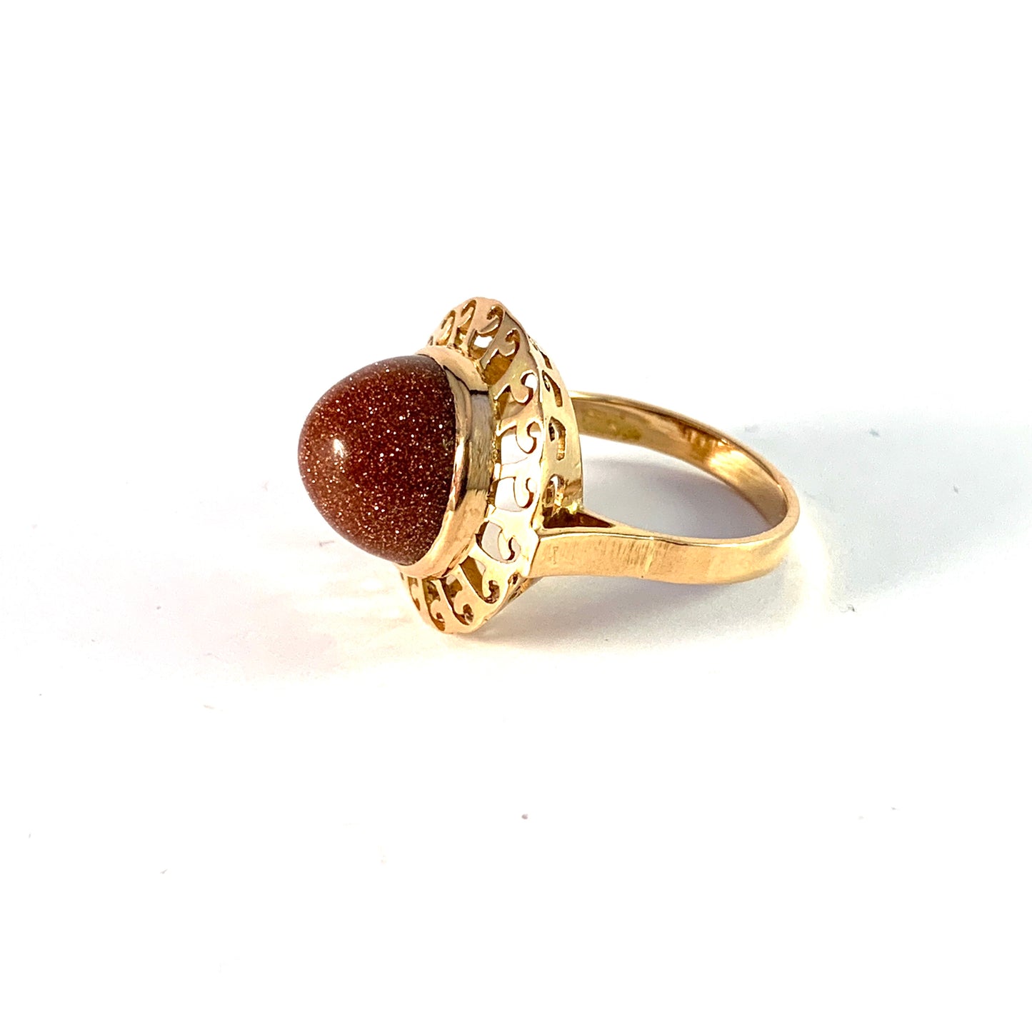 Alexandria, Egypt. Vintage Mid Century 18k Gold Goldstone Ring.