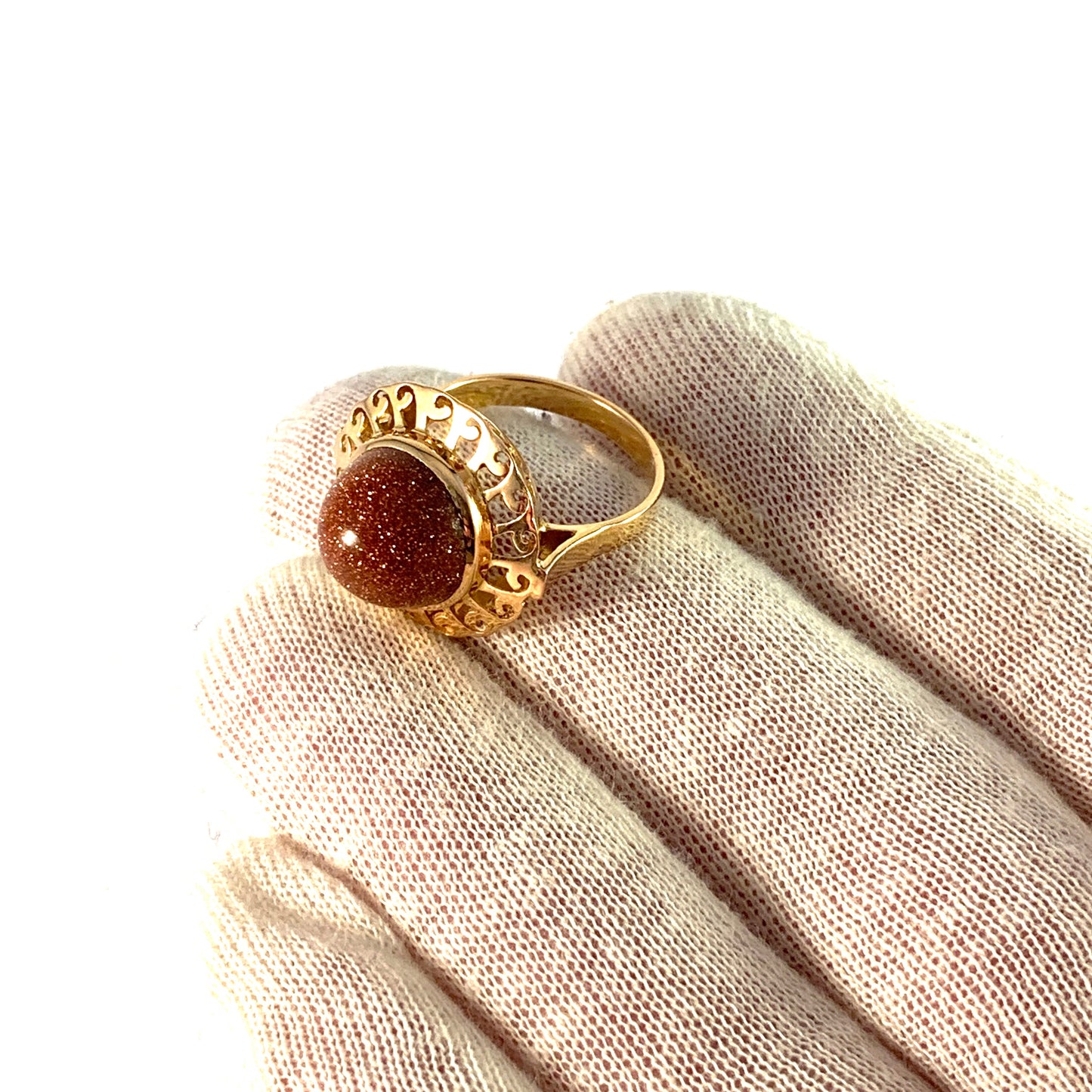 Alexandria, Egypt. Vintage Mid Century 18k Gold Goldstone Ring.