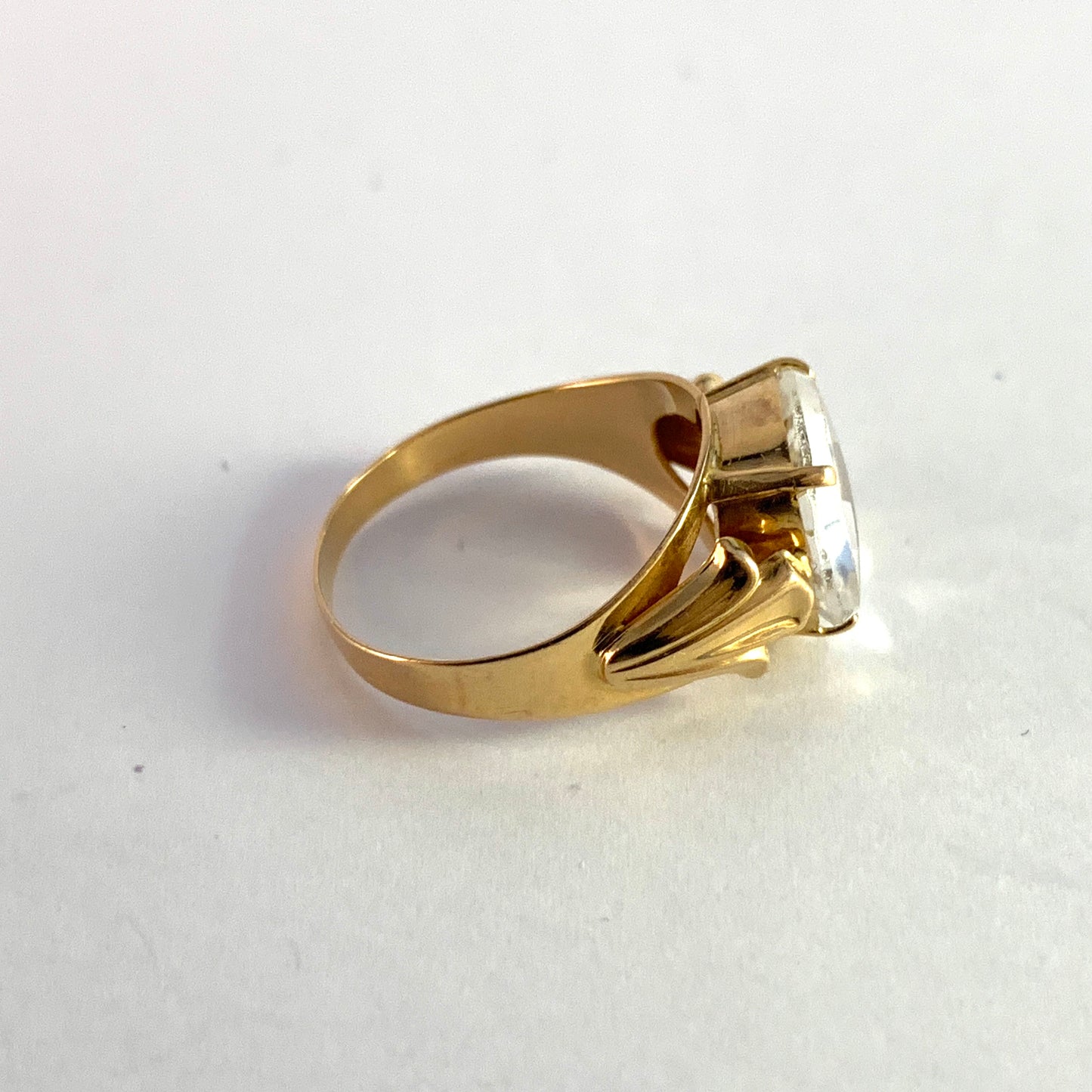 Ceson, Sweden 1957. Mid Century 18k Gold Synthetic Spinel Ring.