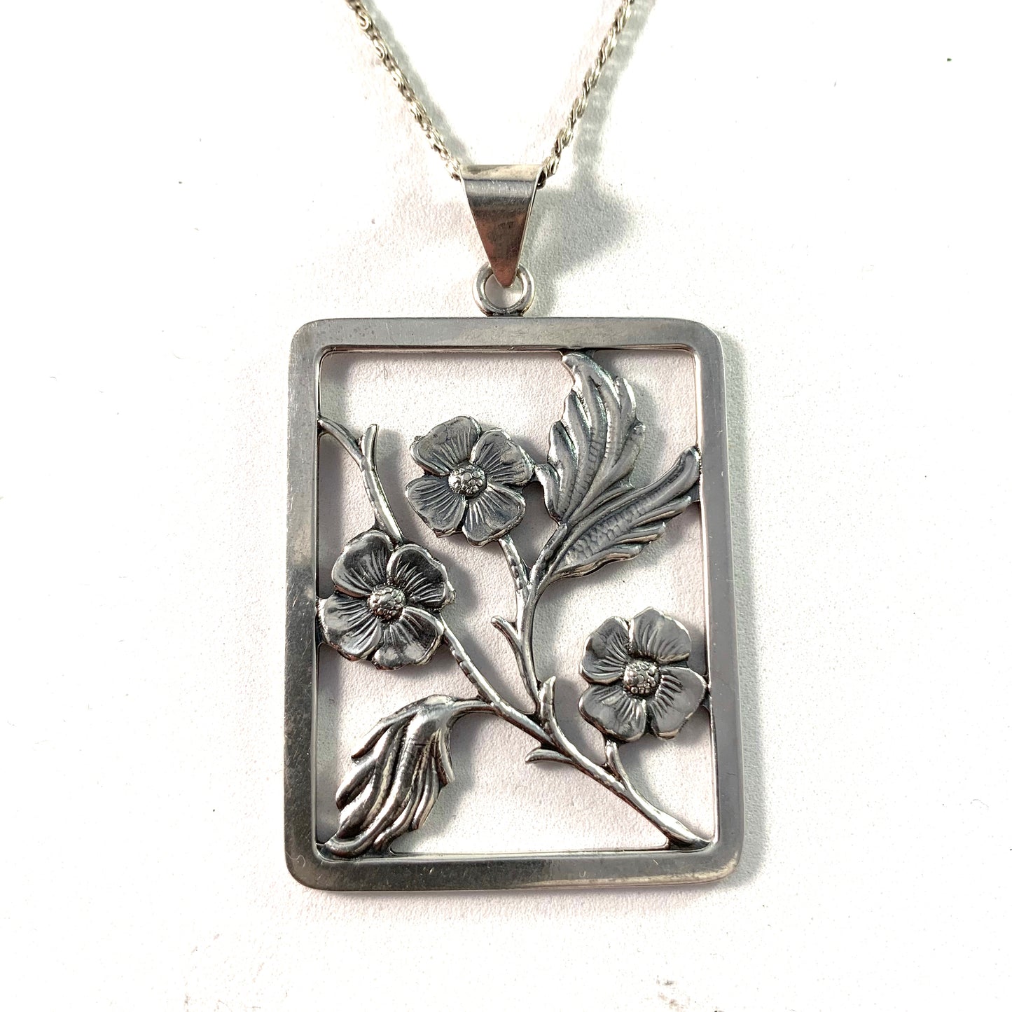 R Rasmussen, Denmark 1930s. Solid 830 Silver Pendant Necklace. Design no 285.