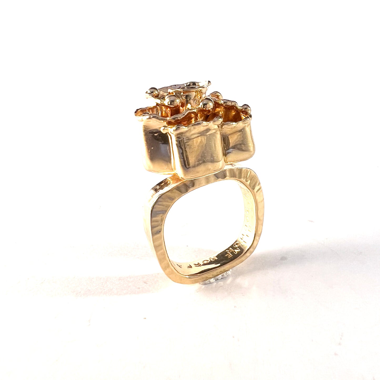 Claes E Giertta, Sweden 1974. Massive 17.4gram 18k Gold Modernist Ring.