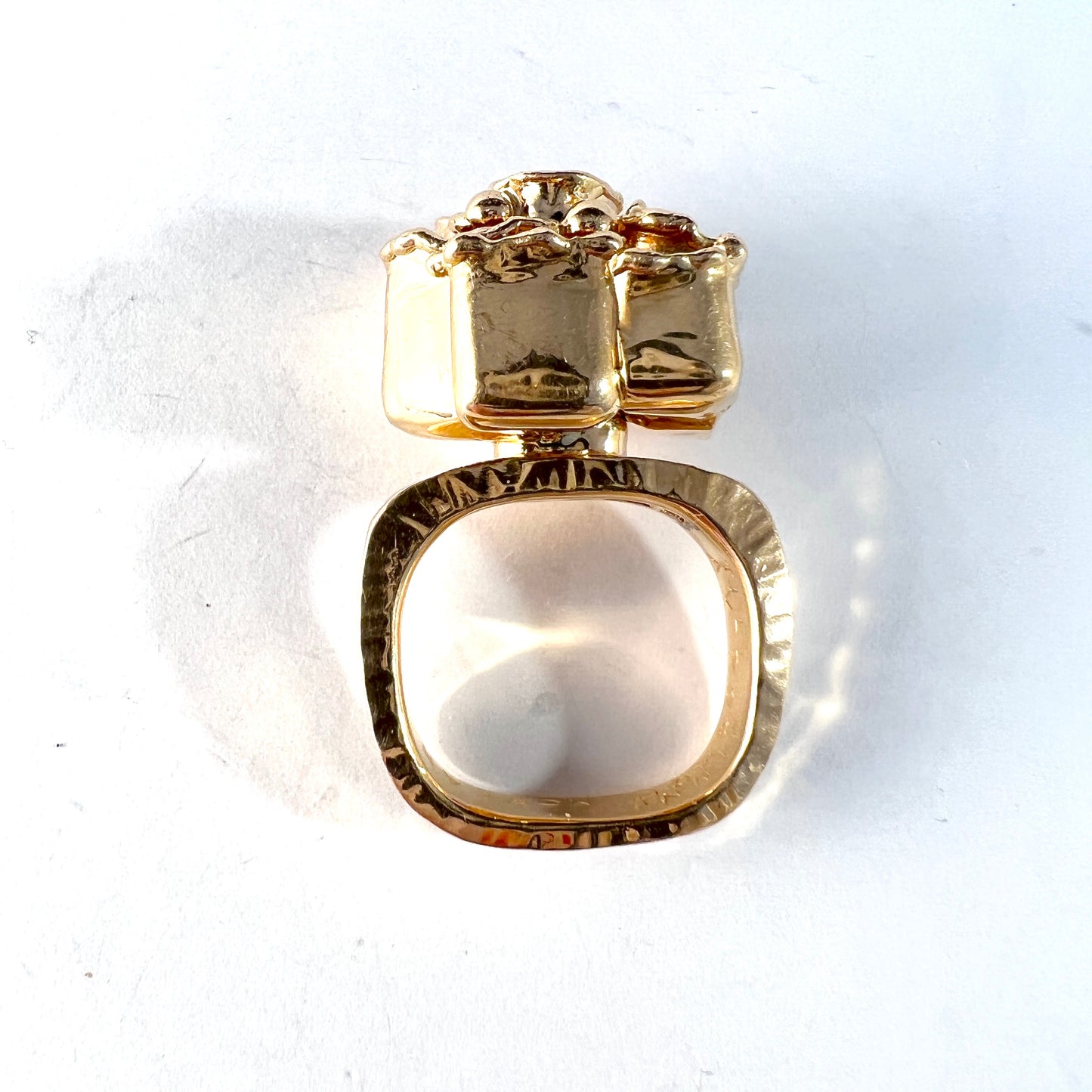 Claes E Giertta, Sweden 1974. Massive 17.4gram 18k Gold Modernist Ring.