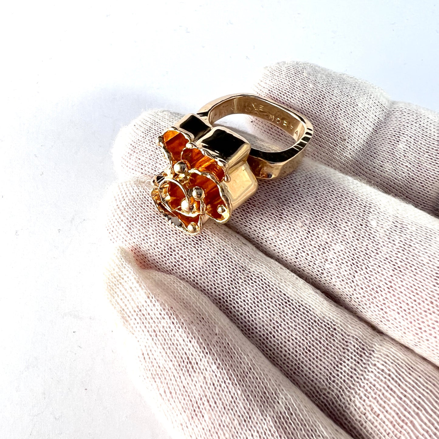 Claes E Giertta, Sweden 1974. Massive 17.4gram 18k Gold Modernist Ring.