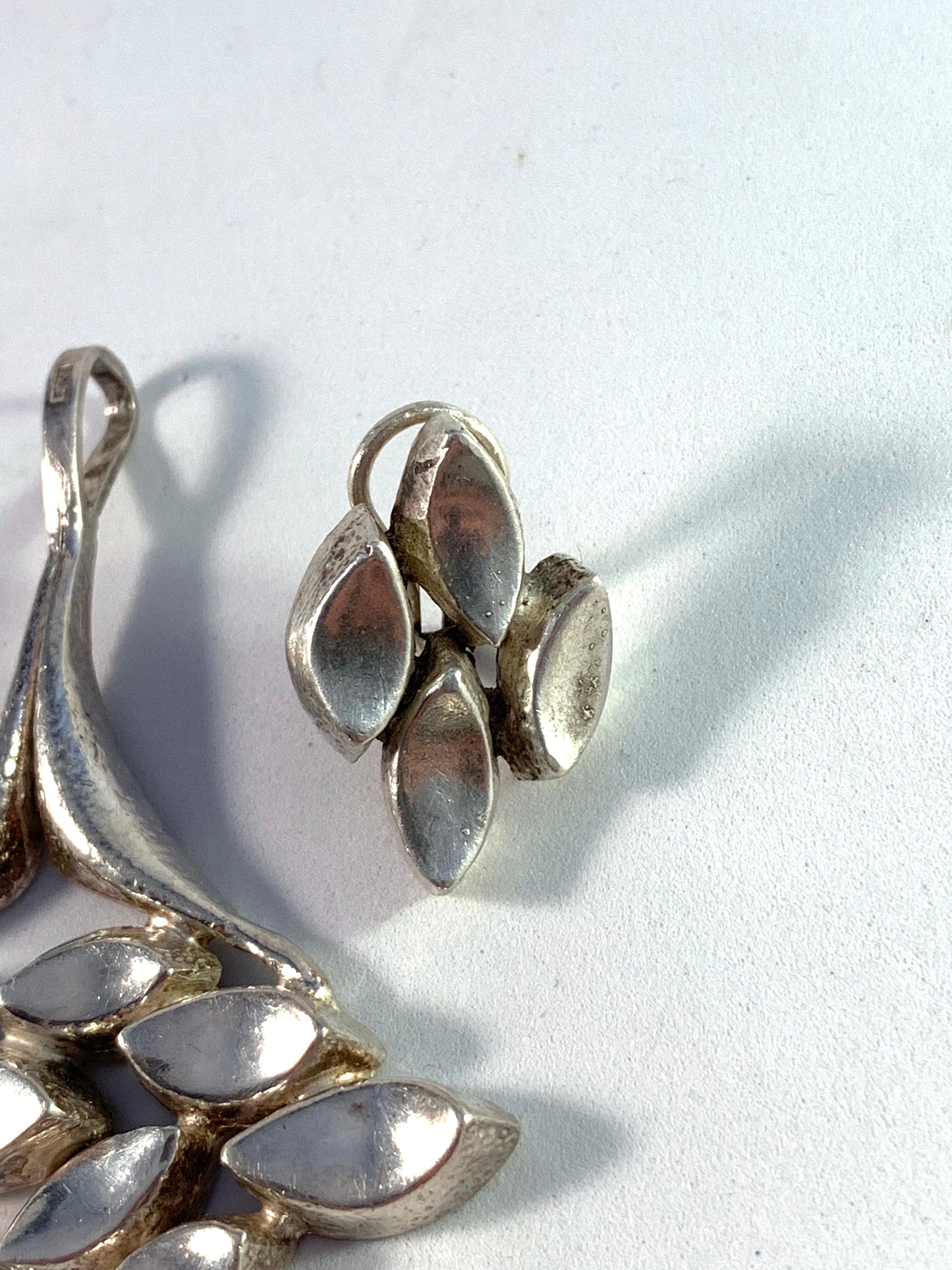 Atelje Etsuko Minowa, Stockholm Vintage Chunky Sterling Silver Pendant and Clip-on Earrings.