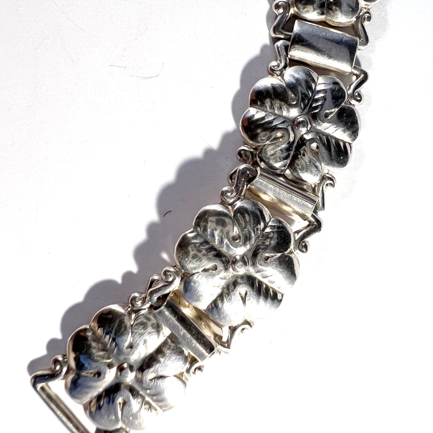 G Dahlgren Sweden 1949. Vintage Sterling Silver Four-Leaf Clover Bracelet.