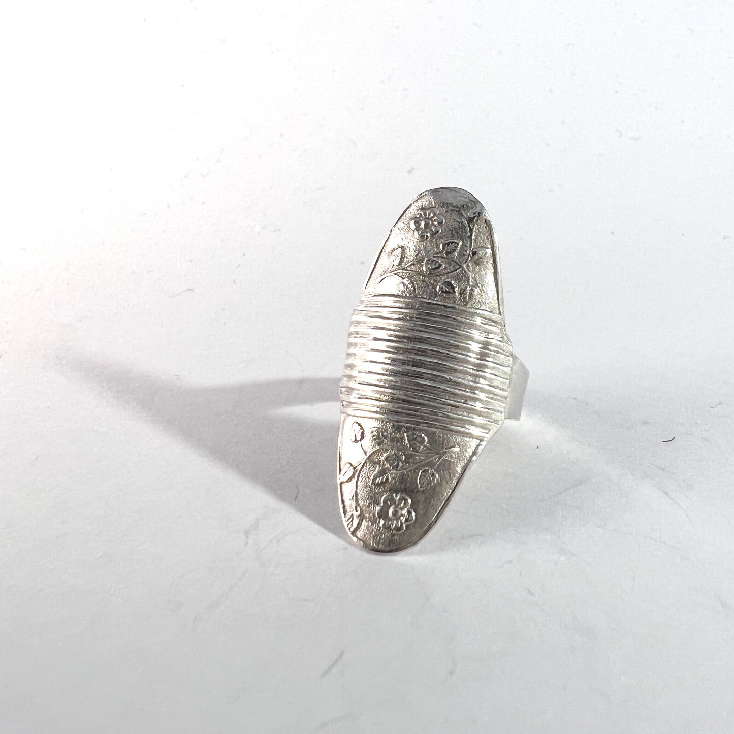AR Örebro, Sweden year 1857. Antique Solid Silver Thimble Ring.