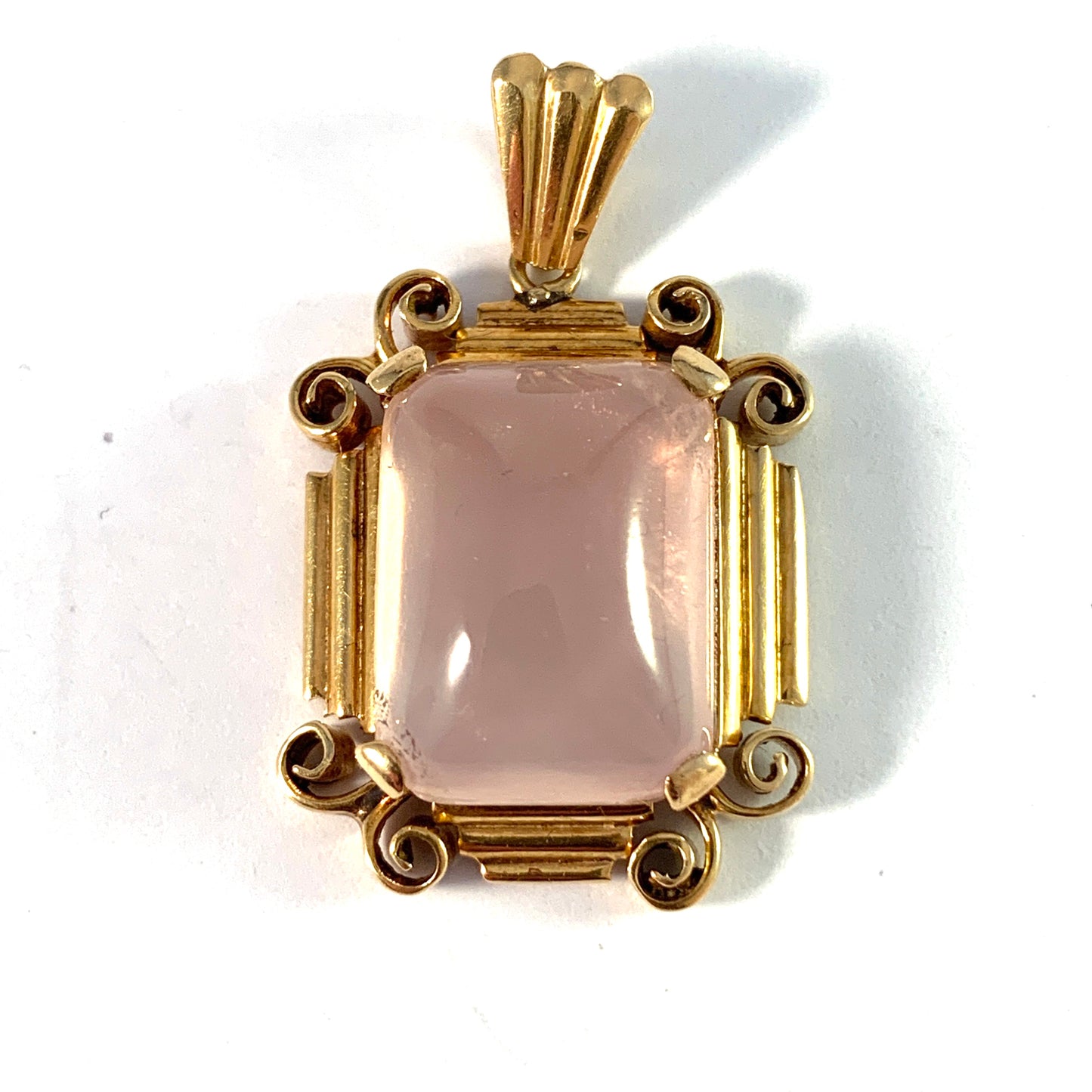 A P Platbarzdi, Sweden 1956. Mid Century 18k Gold Rose Quartz Pendant.