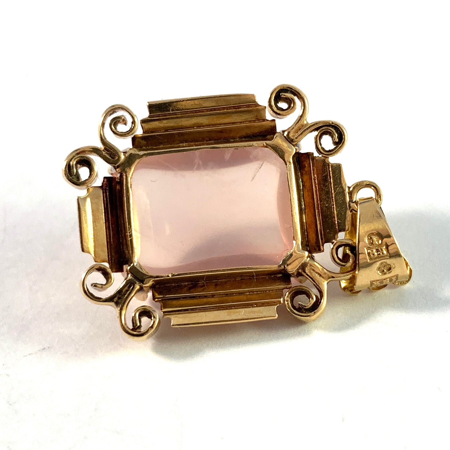 A P Platbarzdi, Sweden 1956. Mid Century 18k Gold Rose Quartz Pendant.