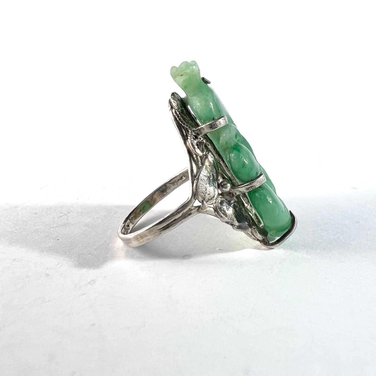 China, 1920-30s. Vintage Sterling Silver Carved Jade Ring.