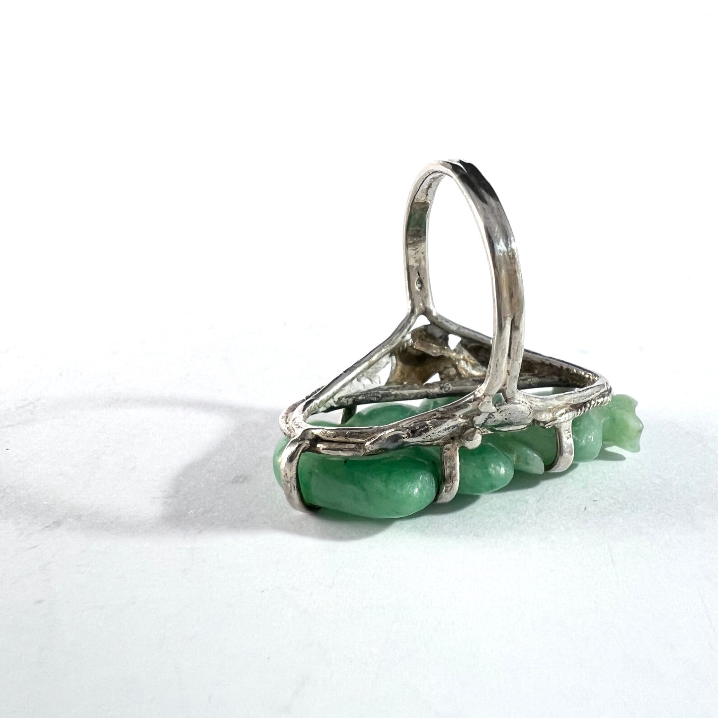 China, 1920-30s. Vintage Sterling Silver Carved Jade Ring.