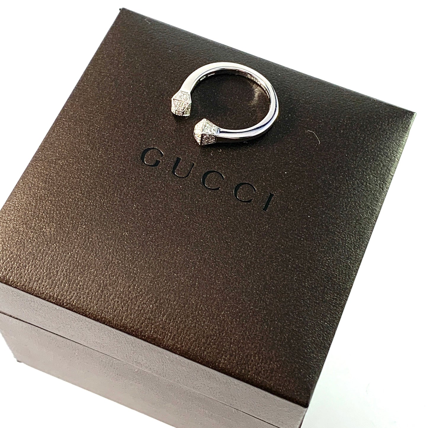 GUCCI, Design Chiodo. 18k Gold Diamond Ring. Boxed.