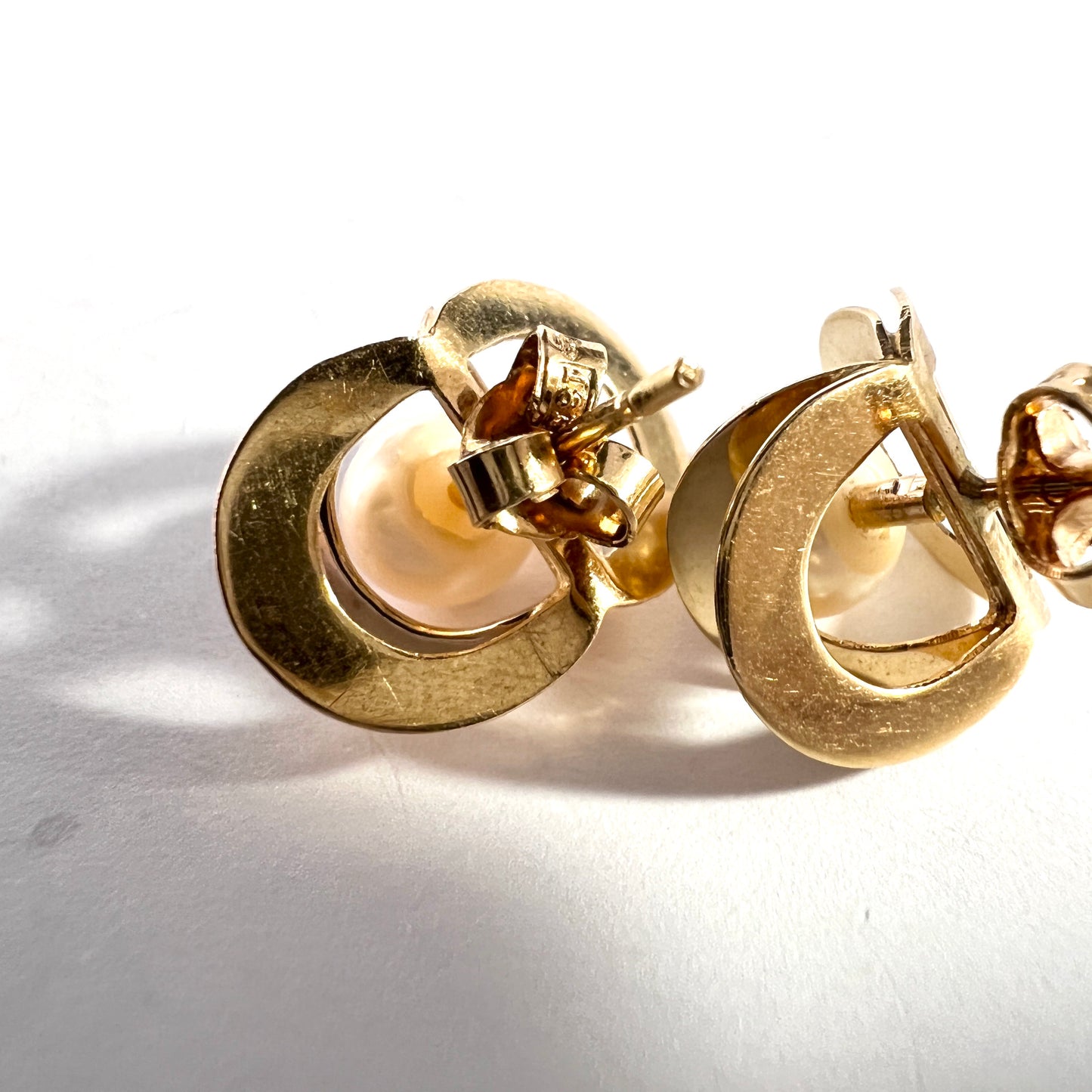 G Kaplan, Stockholm 1950s. Vintage Mid Century 18k Gold Pearl Earrings.