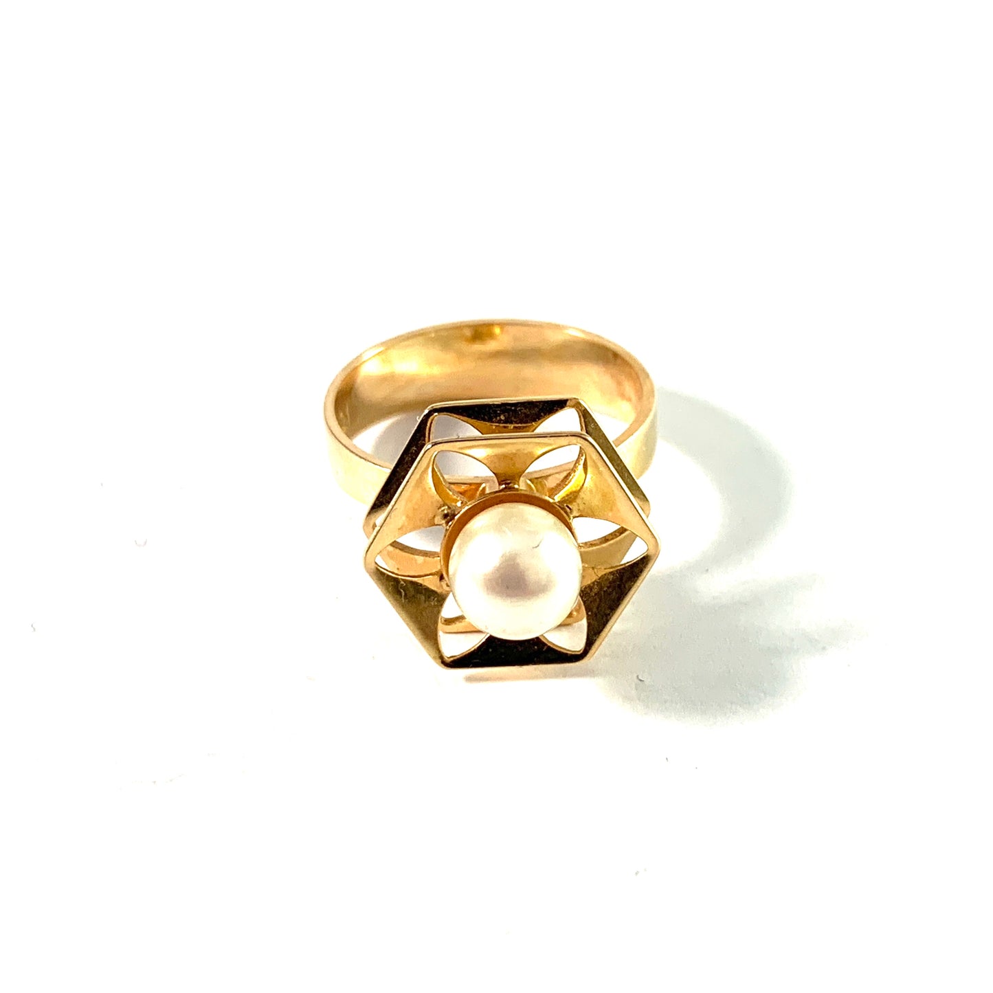 Theresia Hvorslev for Alton 1969. Vintage 18k Gold Cultured Pearl Ring. Design Reflex.