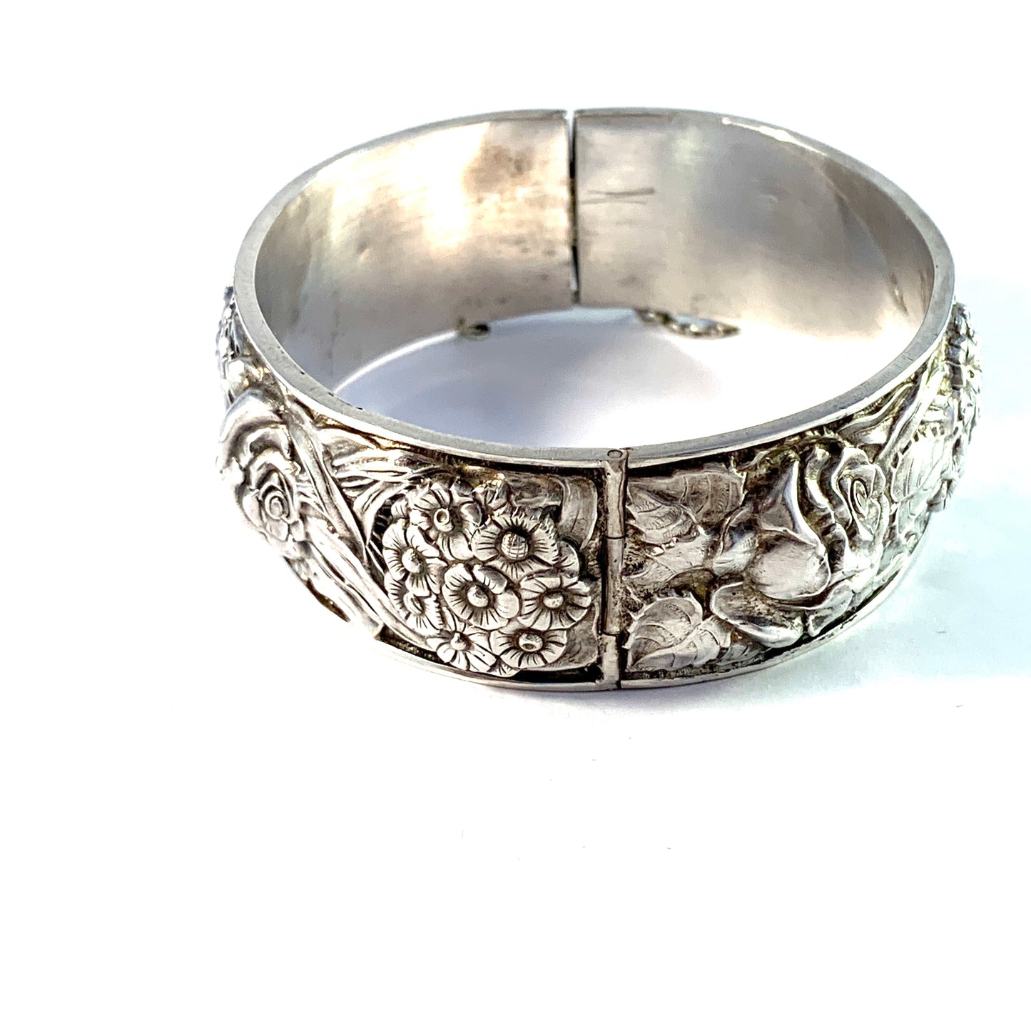 Continental Europe 1940s. Sterling Silver Floral Open/Close Bangle Bracelet.