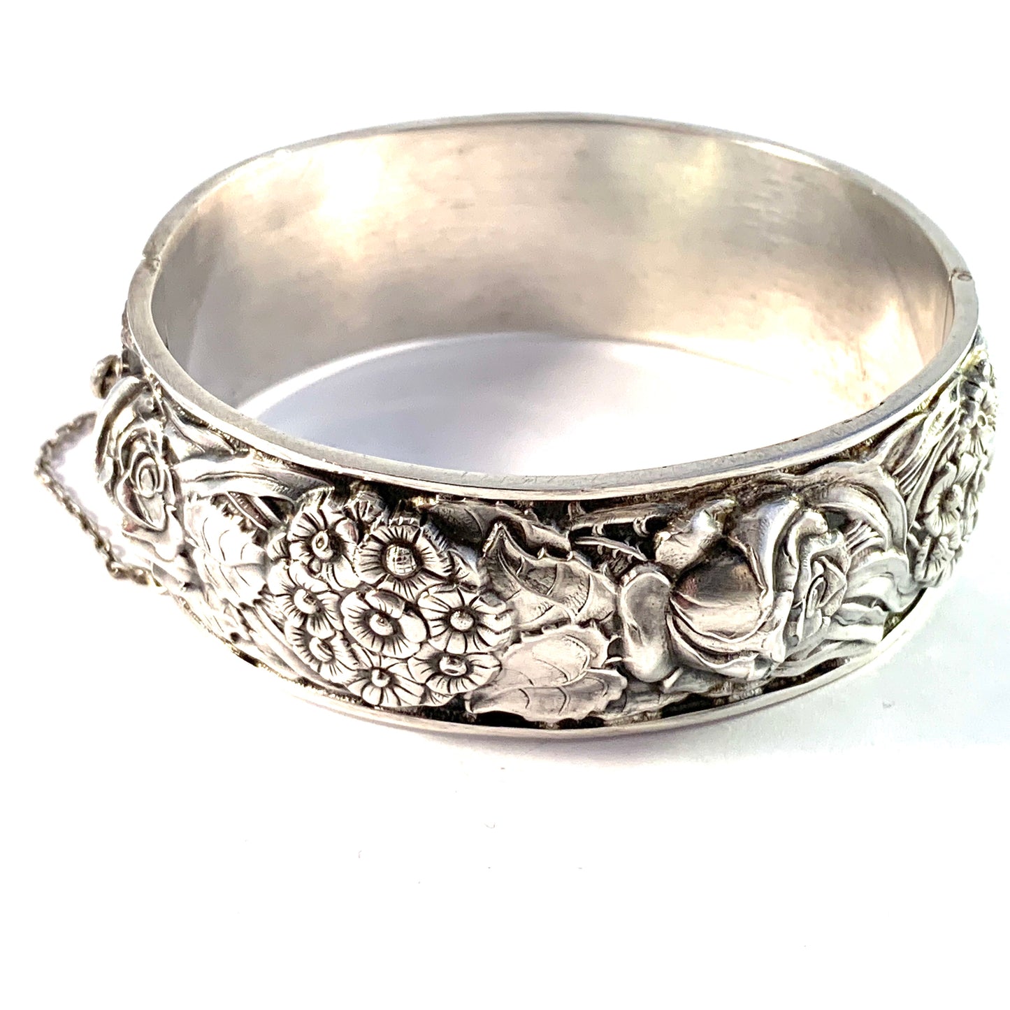 Continental Europe 1940s. Sterling Silver Floral Open/Close Bangle Bracelet.