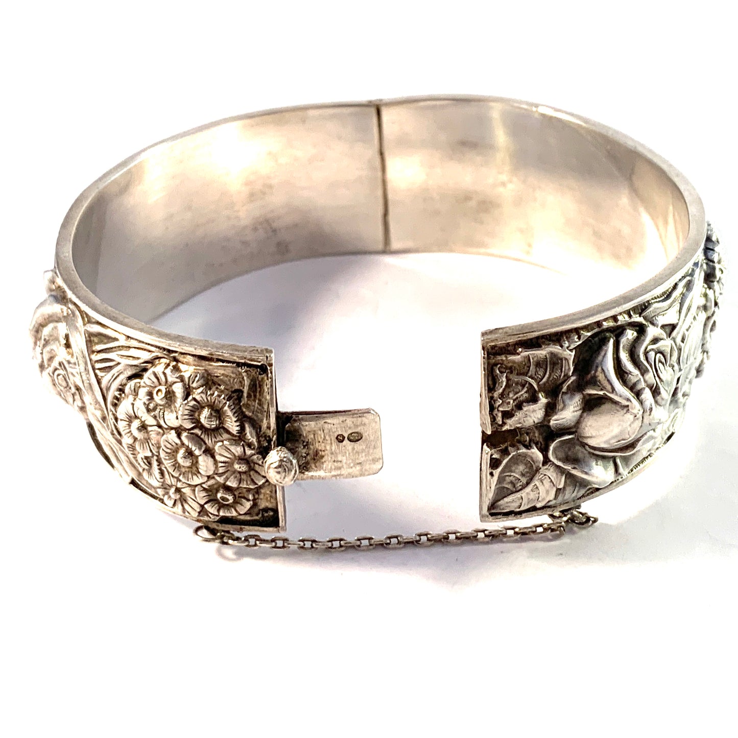 Continental Europe 1940s. Sterling Silver Floral Open/Close Bangle Bracelet.