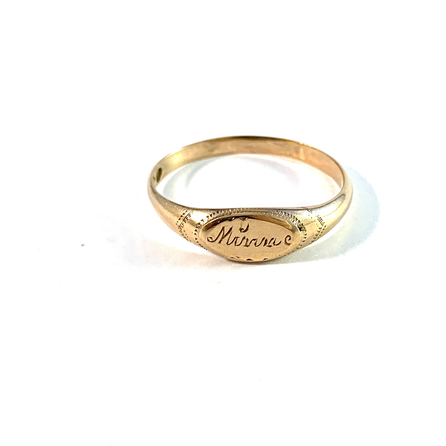 Linderman, Finland 1925. 18k Gold Memory Ring.