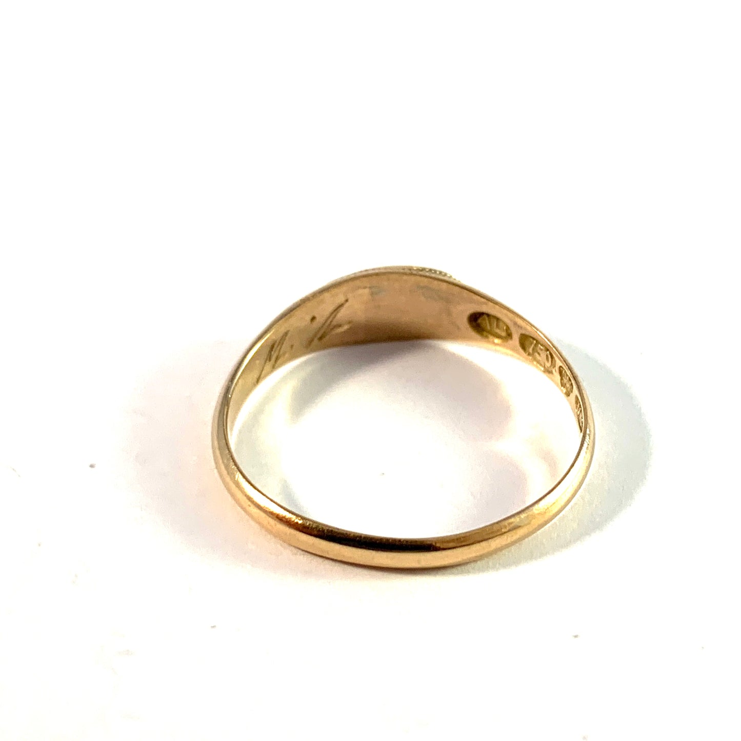 Linderman, Finland 1925. 18k Gold Memory Ring.