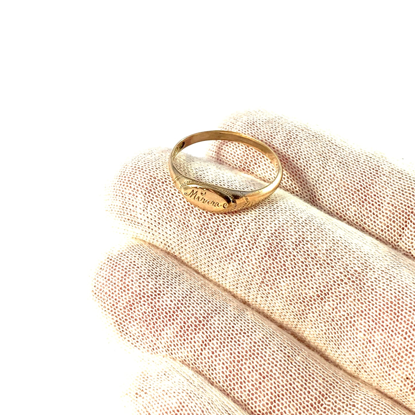 Linderman, Finland 1925. 18k Gold Memory Ring.