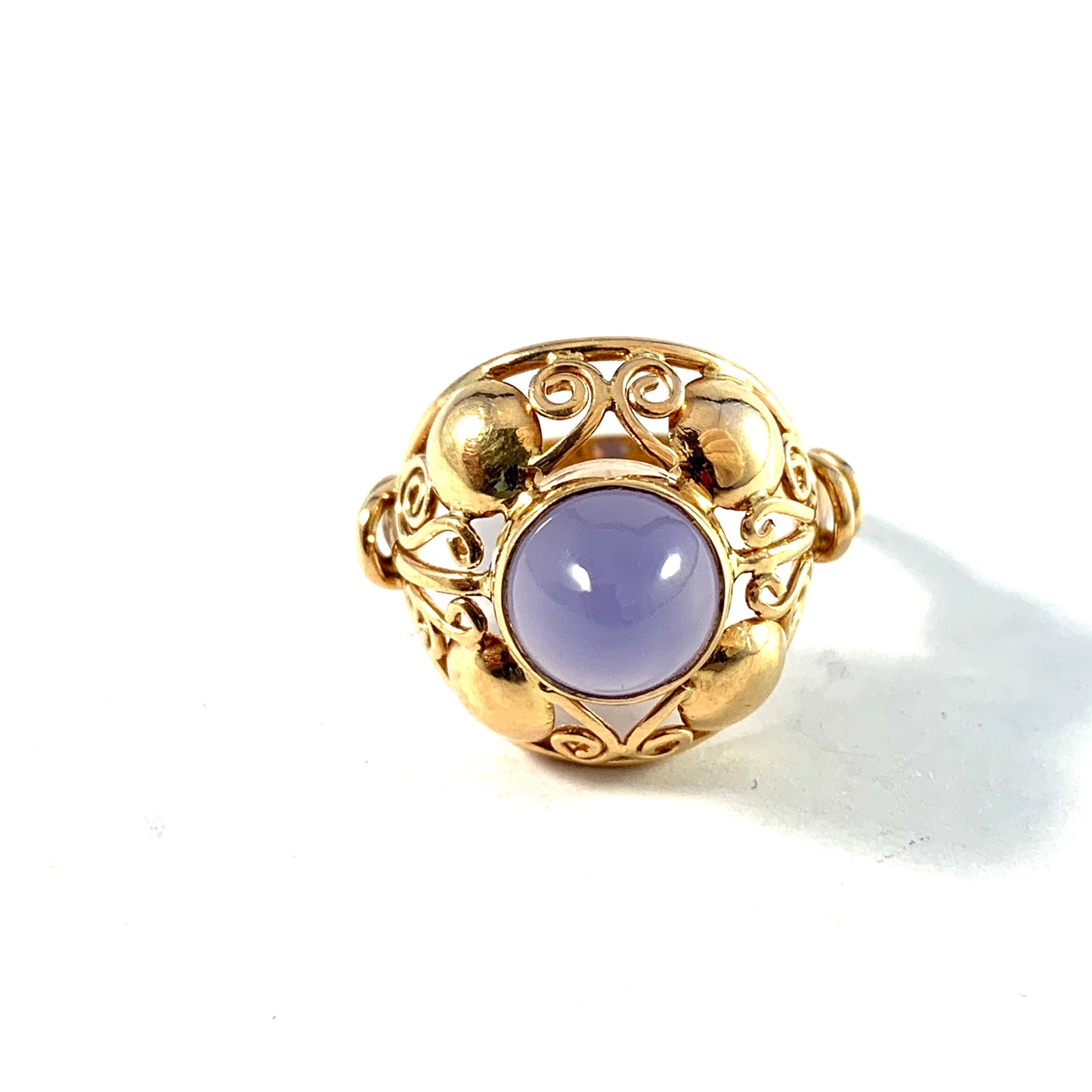 Ceson, Sweden year 1952. Mid Century 18k Gold Chalcedony Ring.