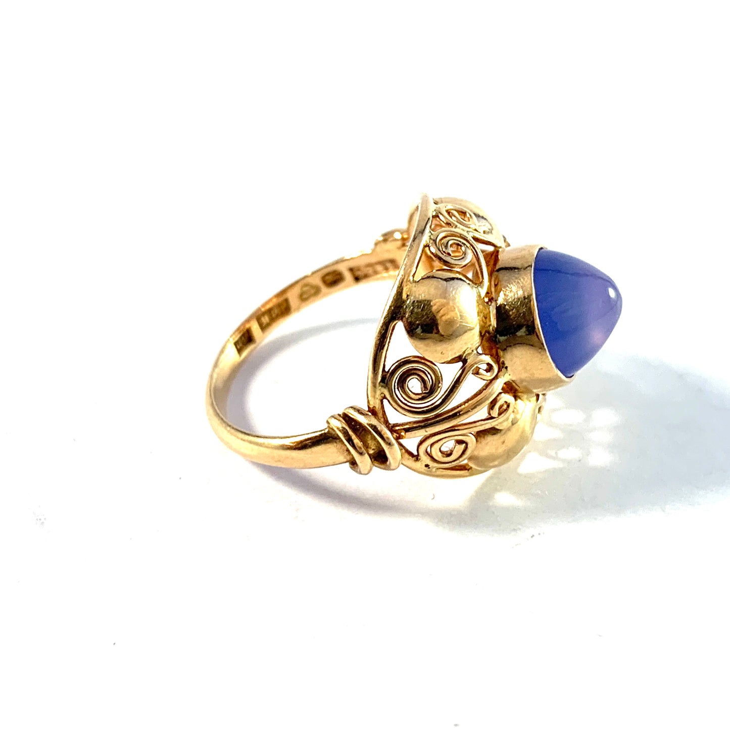 Ceson, Sweden year 1952. Mid Century 18k Gold Chalcedony Ring.