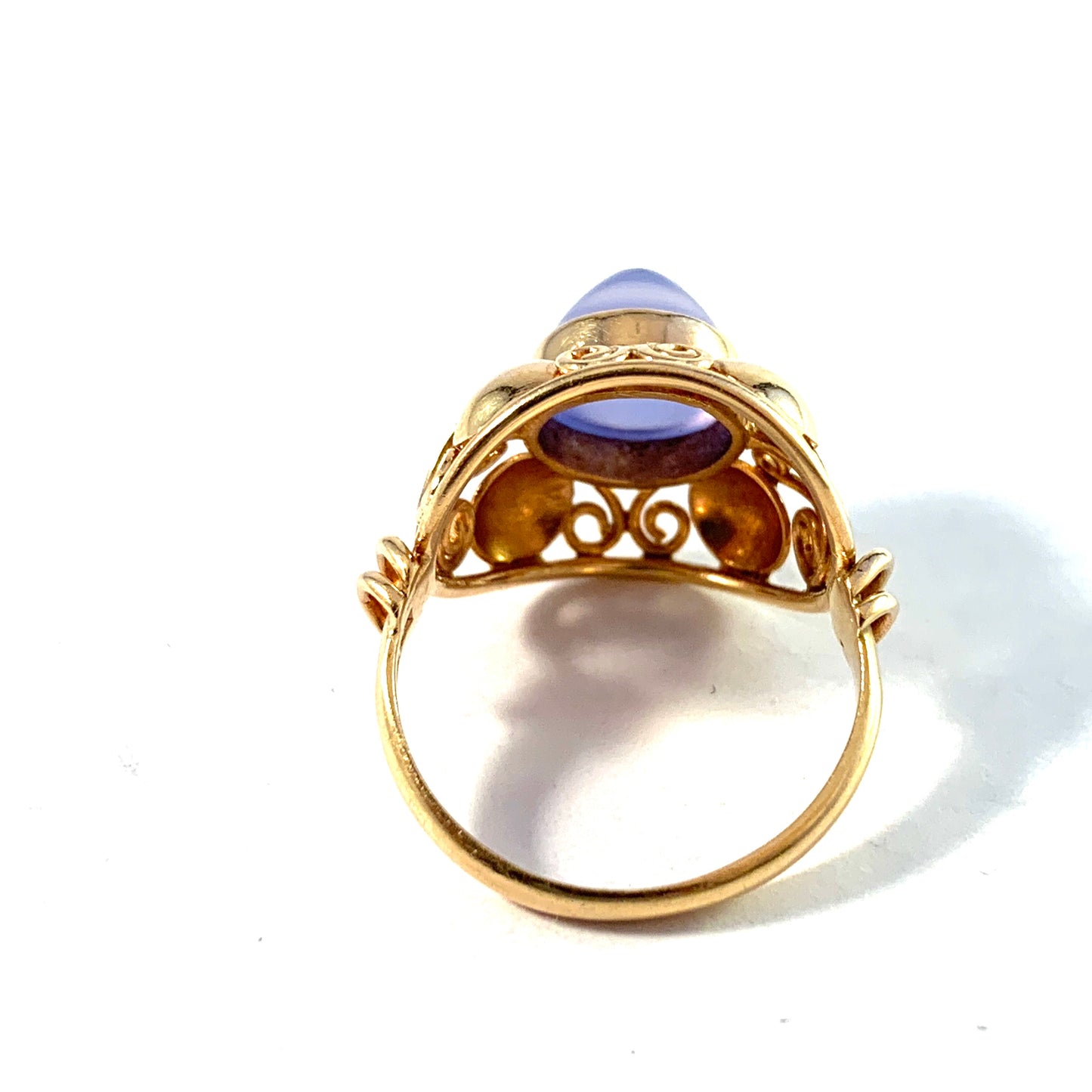 Ceson, Sweden year 1952. Mid Century 18k Gold Chalcedony Ring.