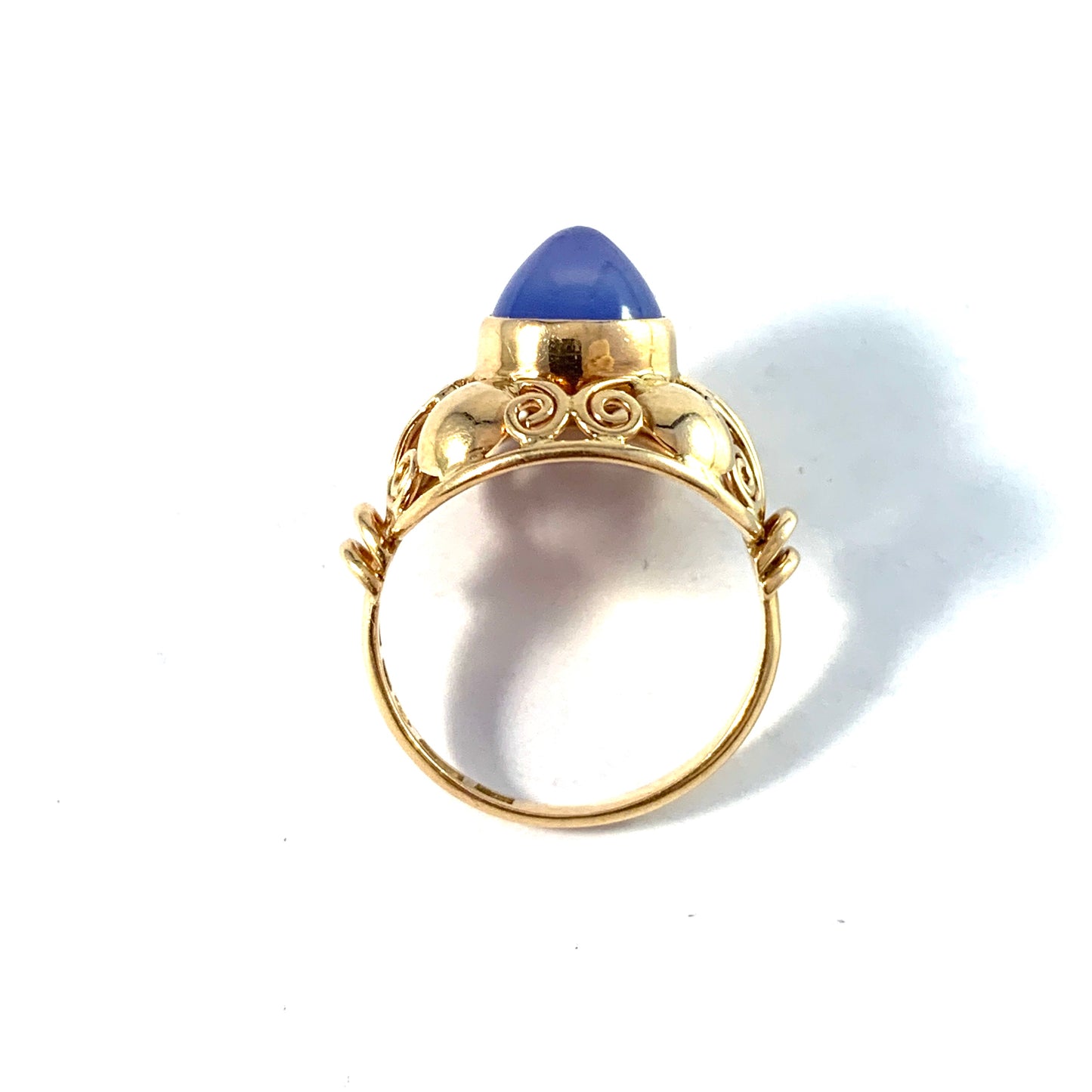 Ceson, Sweden year 1952. Mid Century 18k Gold Chalcedony Ring.