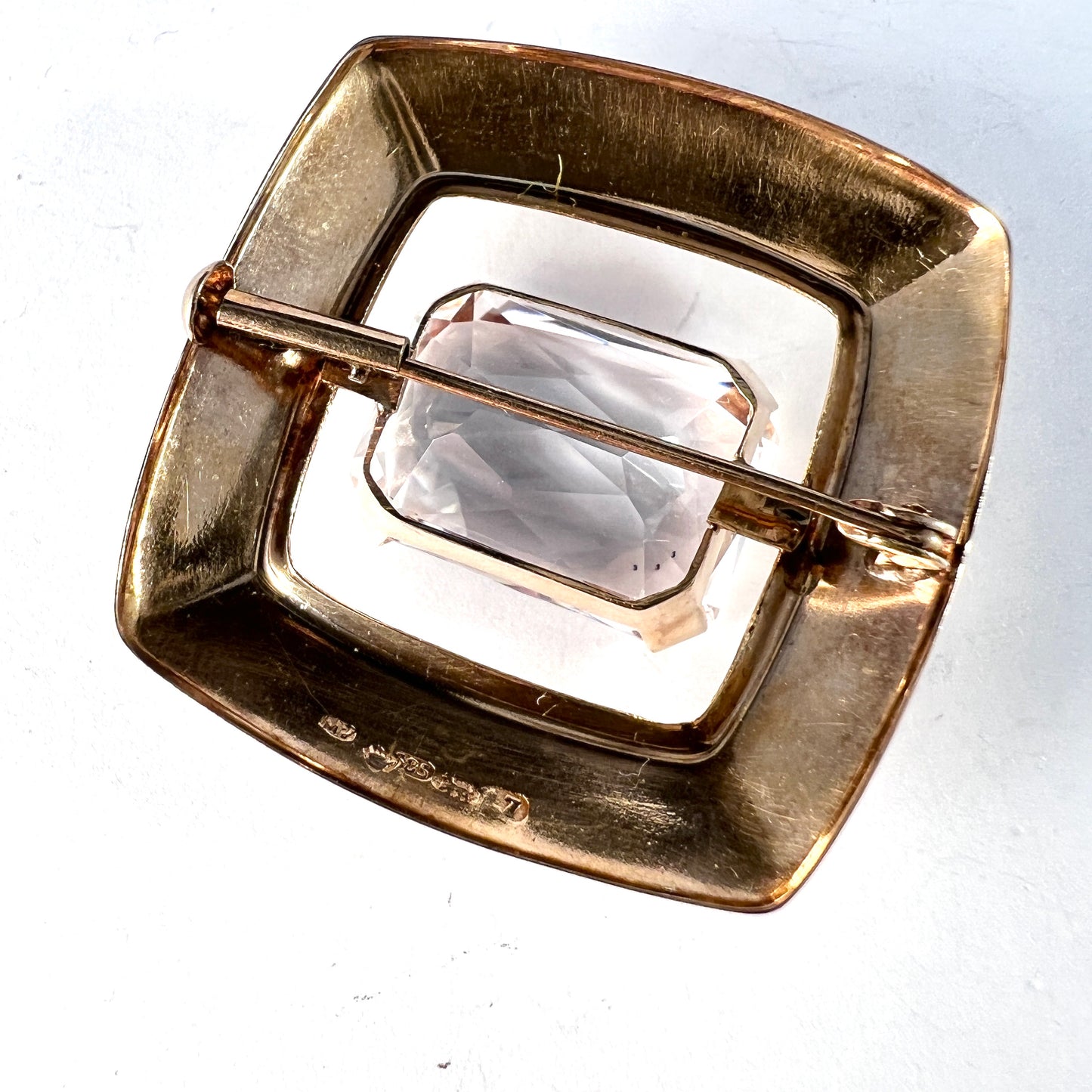 Martti Viikinniemi, Finland 1964. Vintage Modernist 14k Gold Rock Crystal Brooch.