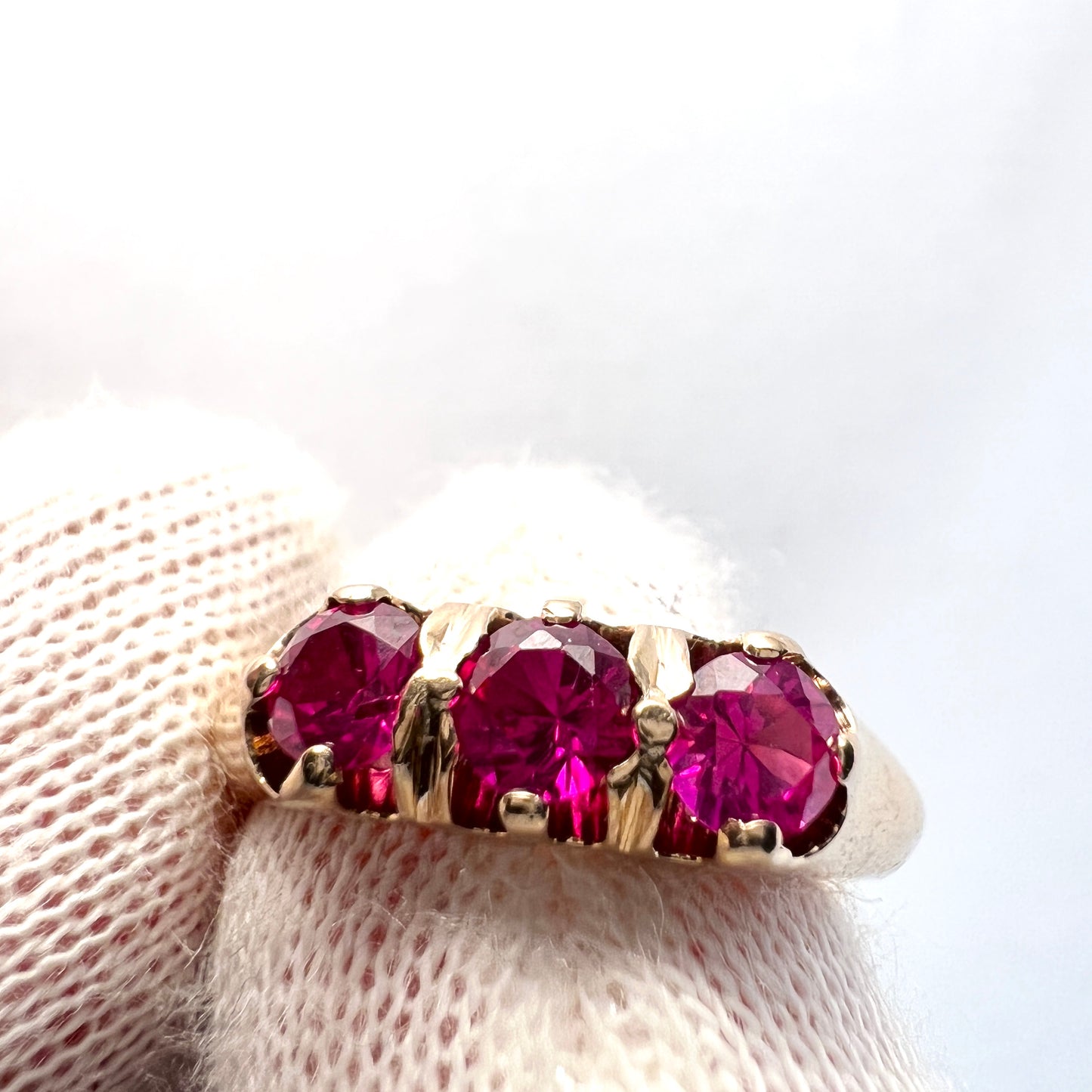 N Westerback, Finland 1972. Vintage 14k Gold Synthetic Sapphire Ring.