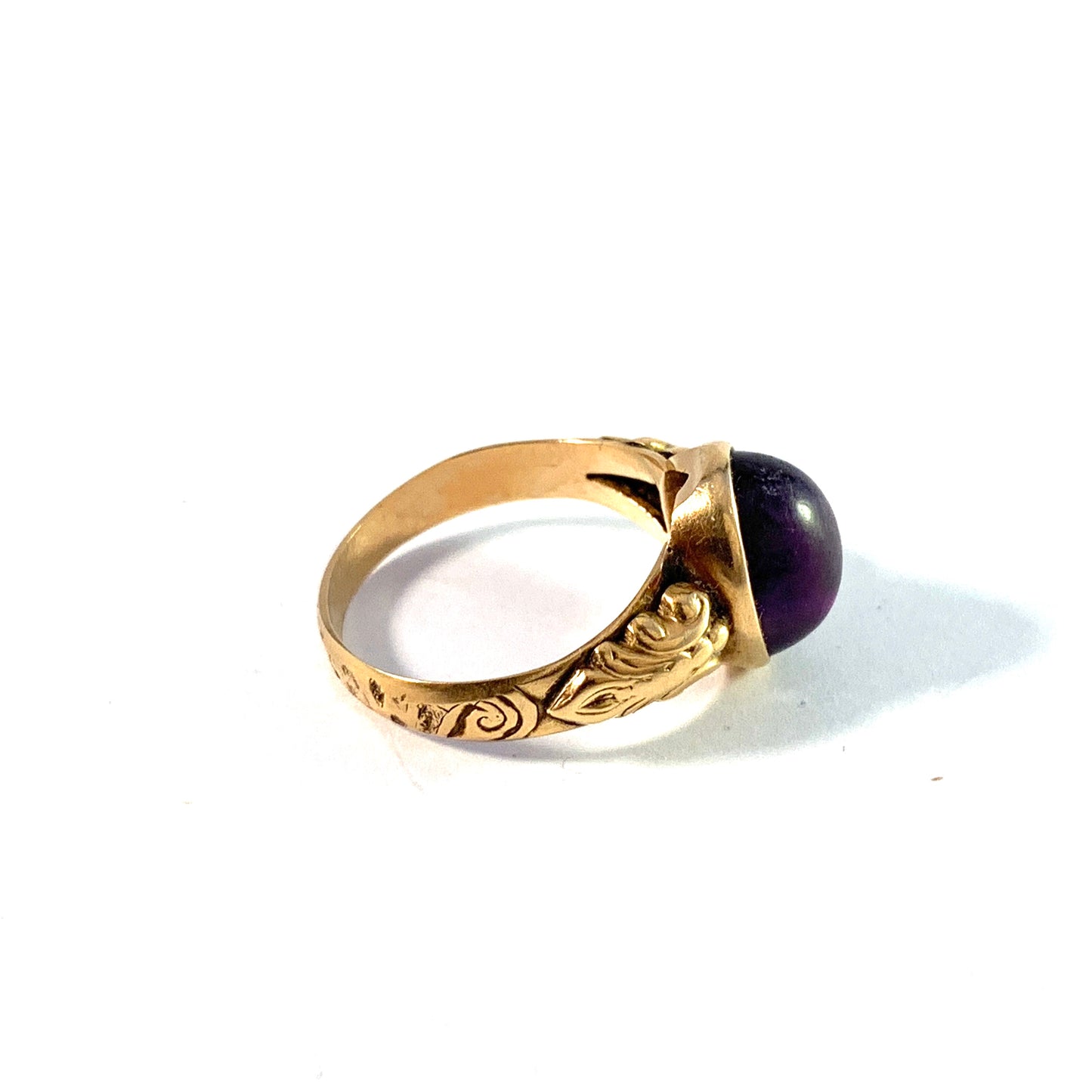 Vintage 1940s 18k Gold Amethyst Ring.