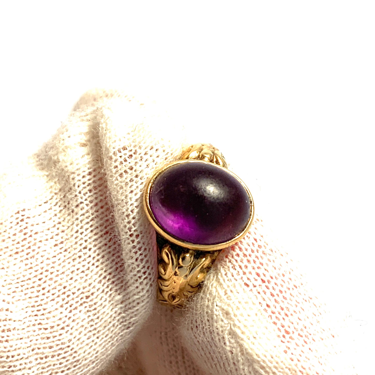 Vintage 1940s 18k Gold Amethyst Ring.