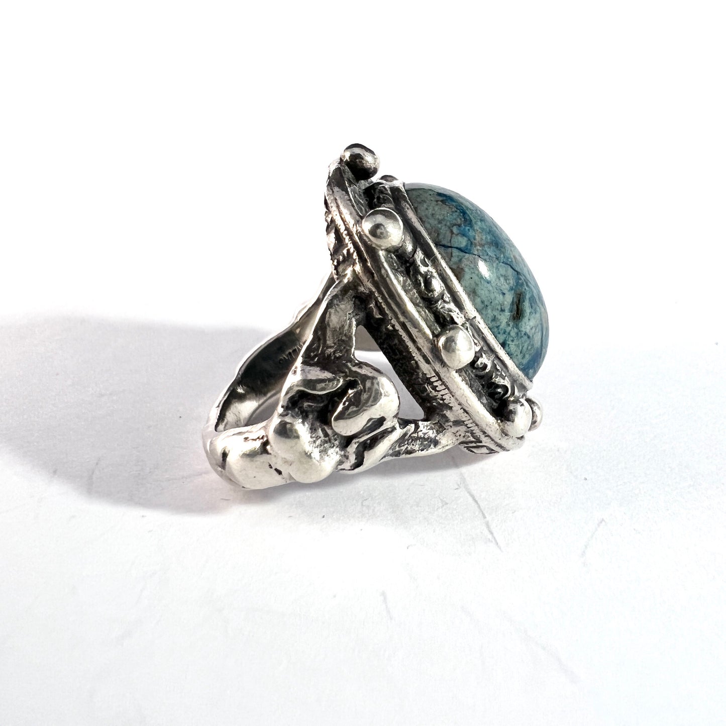 Maker CINI. Vintage Sterling Silver Blue Hardstone Woman on Shoulders Ring.