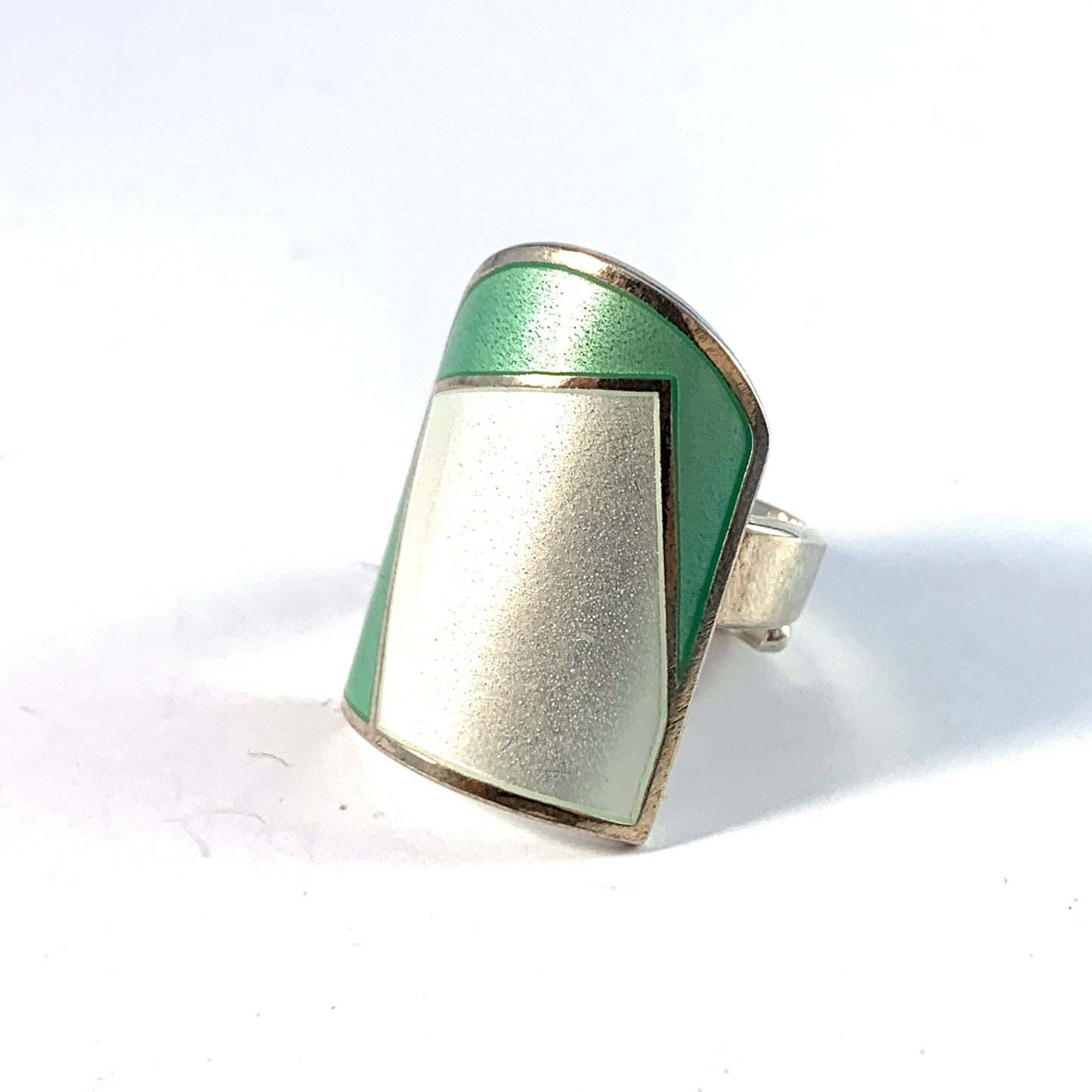 David-Andersen, design Millie Behrens, Norway Bold Sterling Silver Green and White Enamel Vintage ring