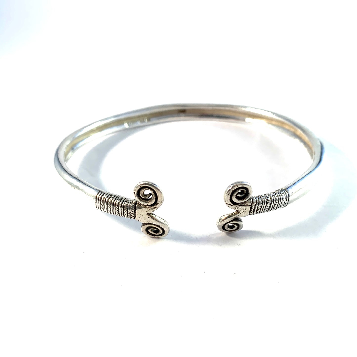 Bengt Hallberg, Sweden. Vintage Sterling Silver Viking Copy Bangle Bracelet Armring.