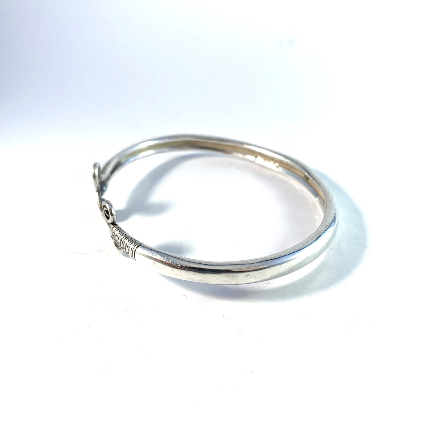 Bengt Hallberg, Sweden. Vintage Sterling Silver Viking Copy Bangle Bracelet Armring.