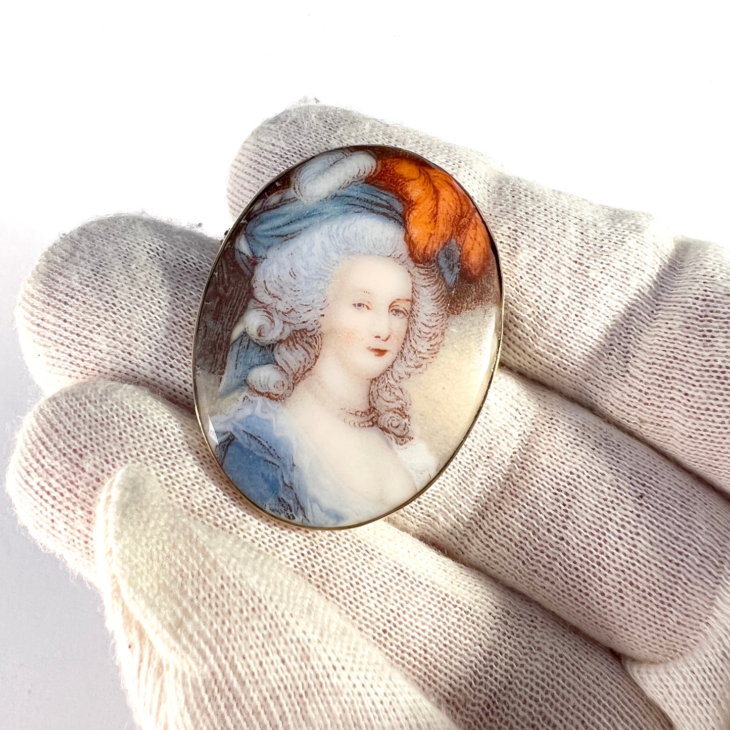 Antique Victorian 14k Gold Painted Porcelain Brooch.