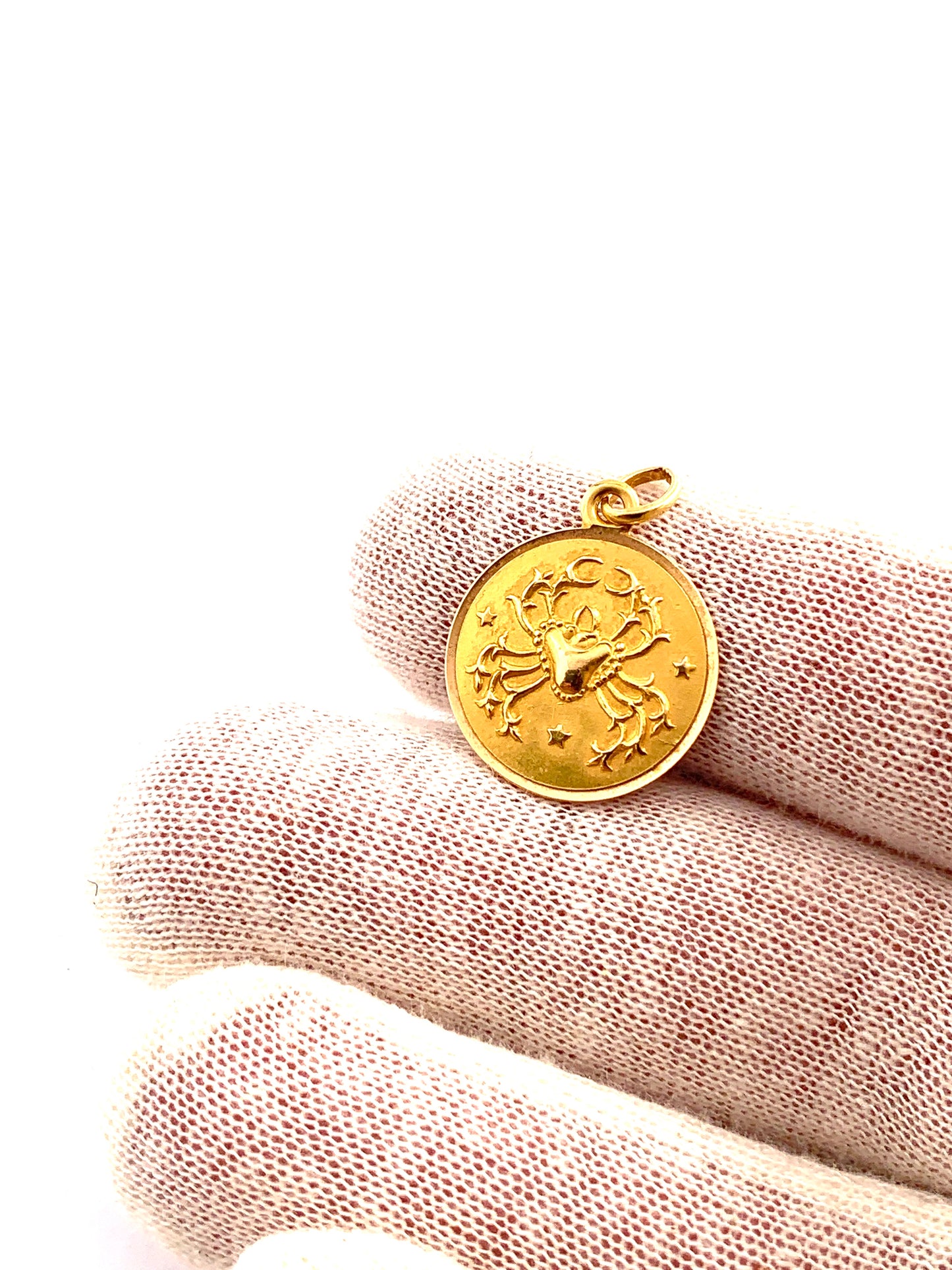 Bosio Livio & Geremia Giovanni, Italy 1944-68. 18k Gold Zodiac Cancer Charm / Pendant.