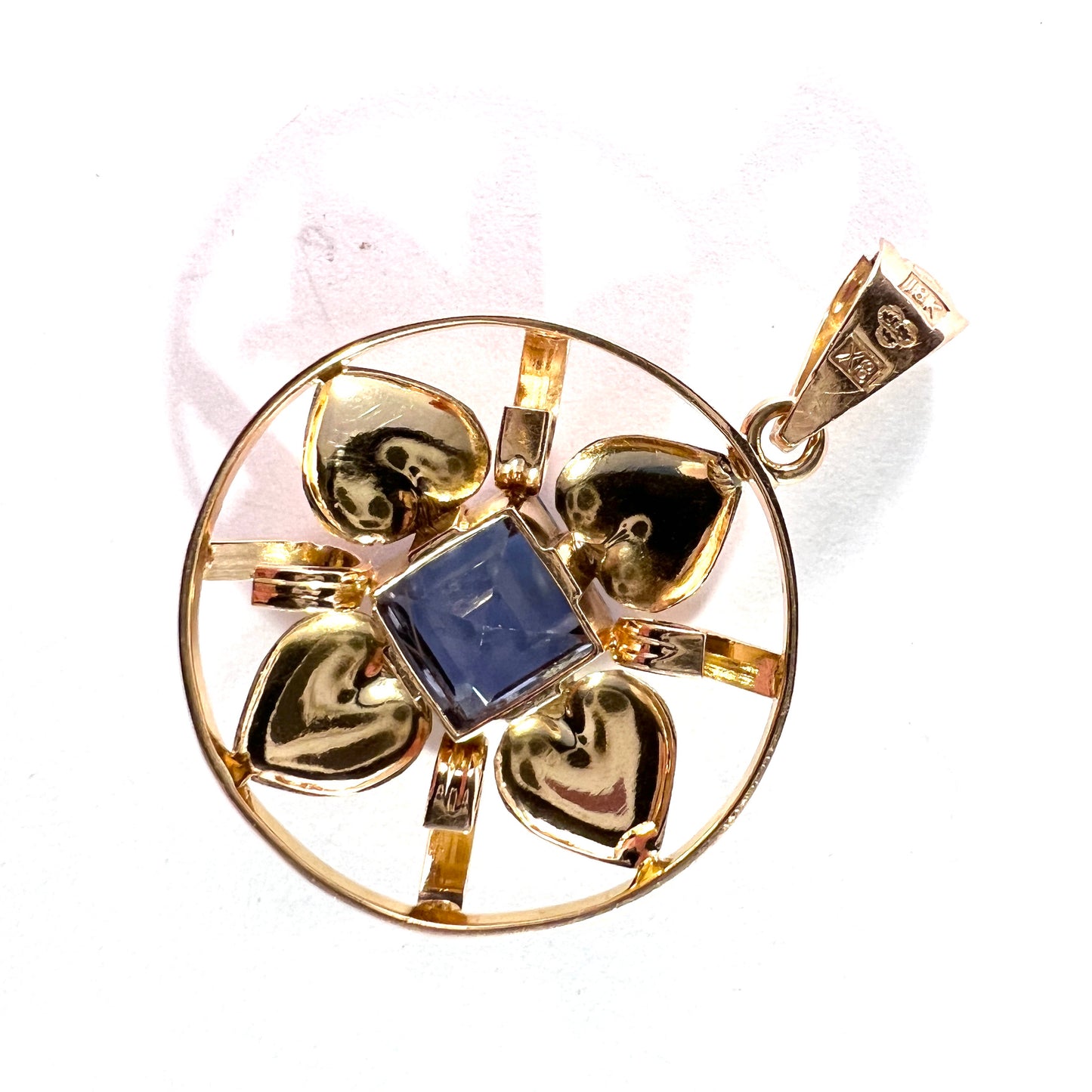 J Petersson, Stockholm 1948. Vintage 18k Gold Synthetic Spinel Hearts Pendant.