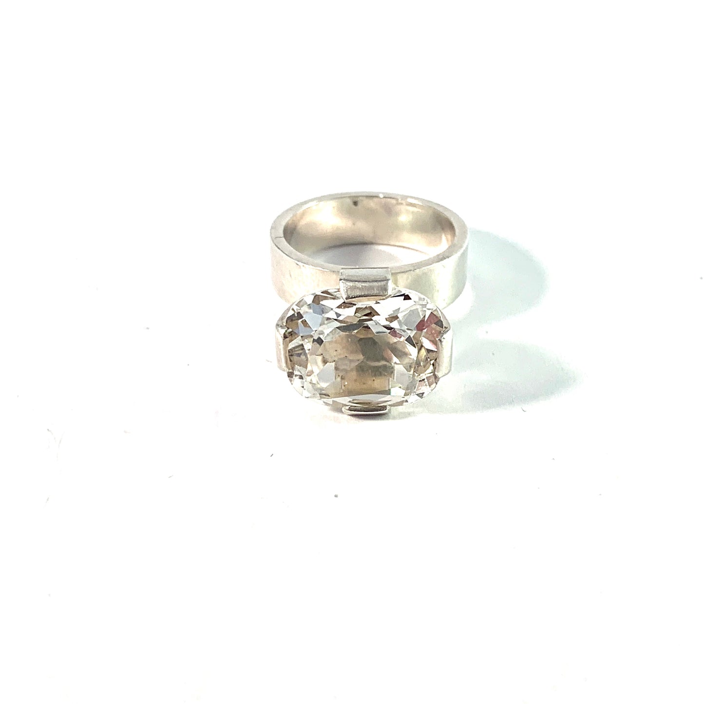 Ceson, Sweden 1966. Vintage Modernist Sterling Silver Synthetic Spinel Ring.