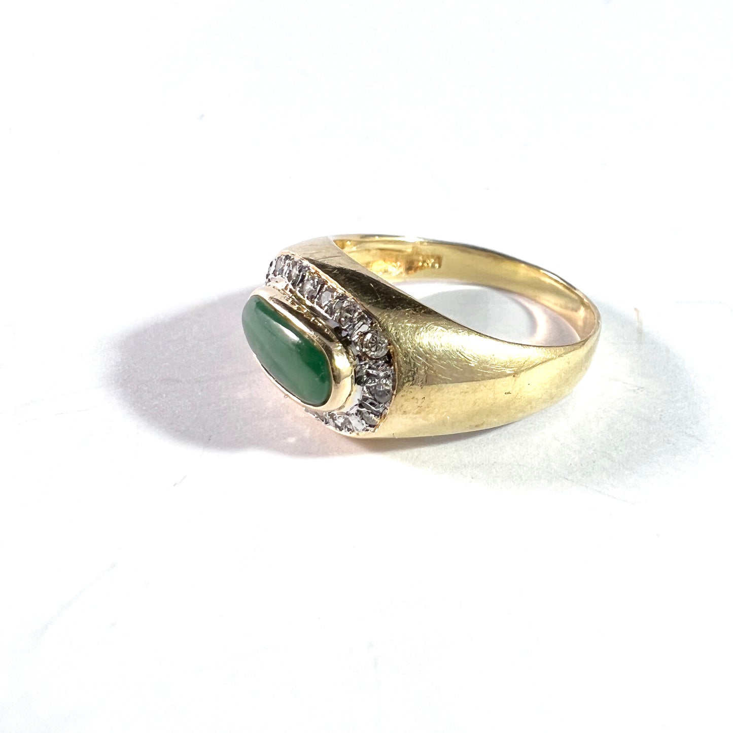 Vintage 18k Gold Diamond Jade Ring.