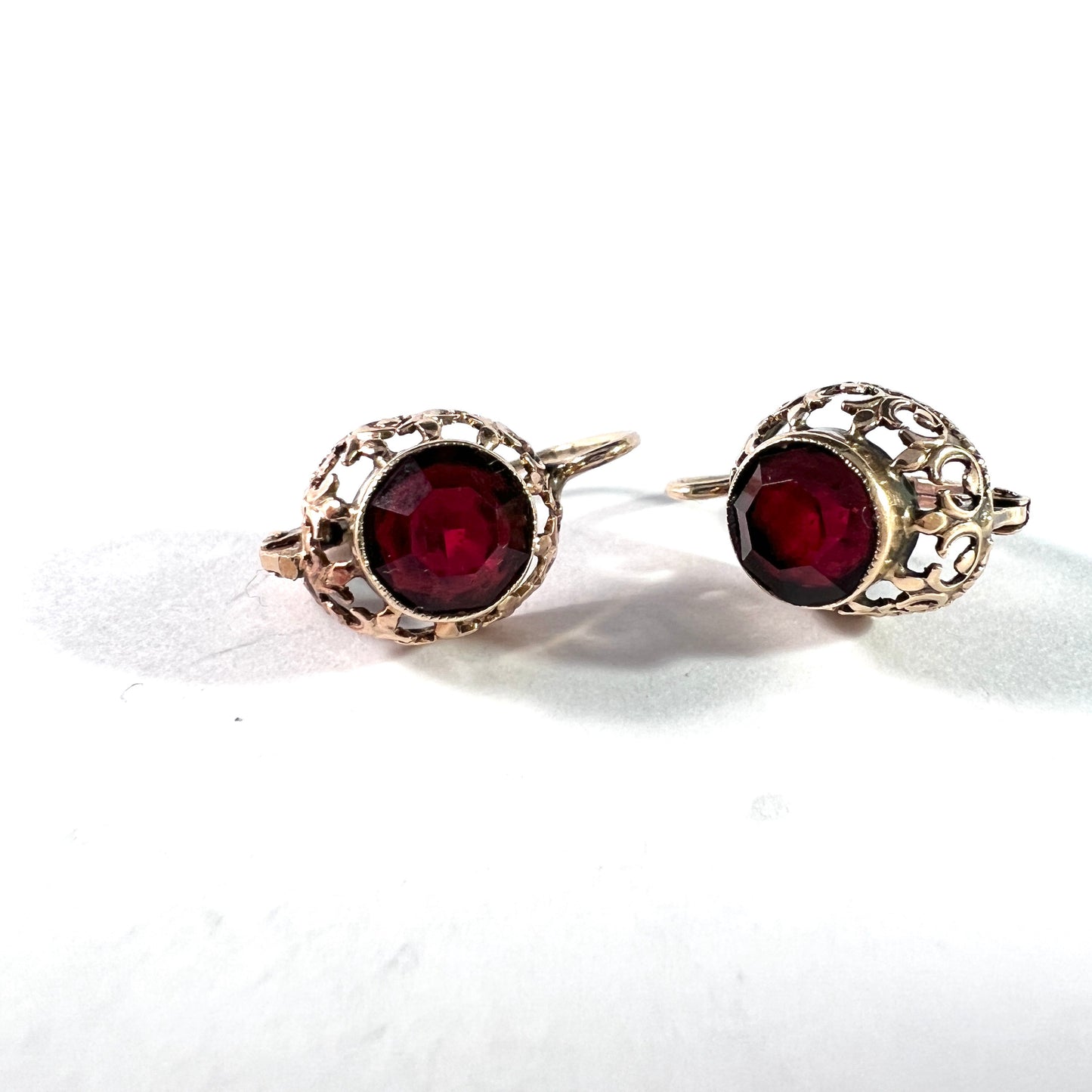 Vintage c 1940s. 14k Gold Garnet Earrings.