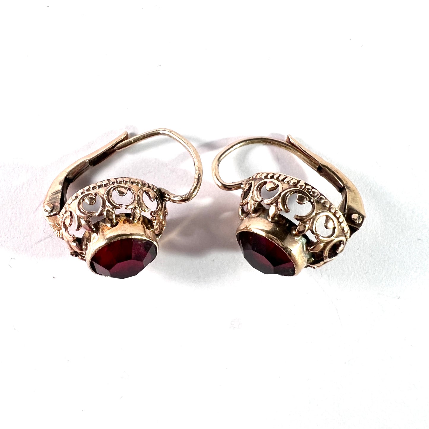 Vintage c 1940s. 14k Gold Garnet Earrings.