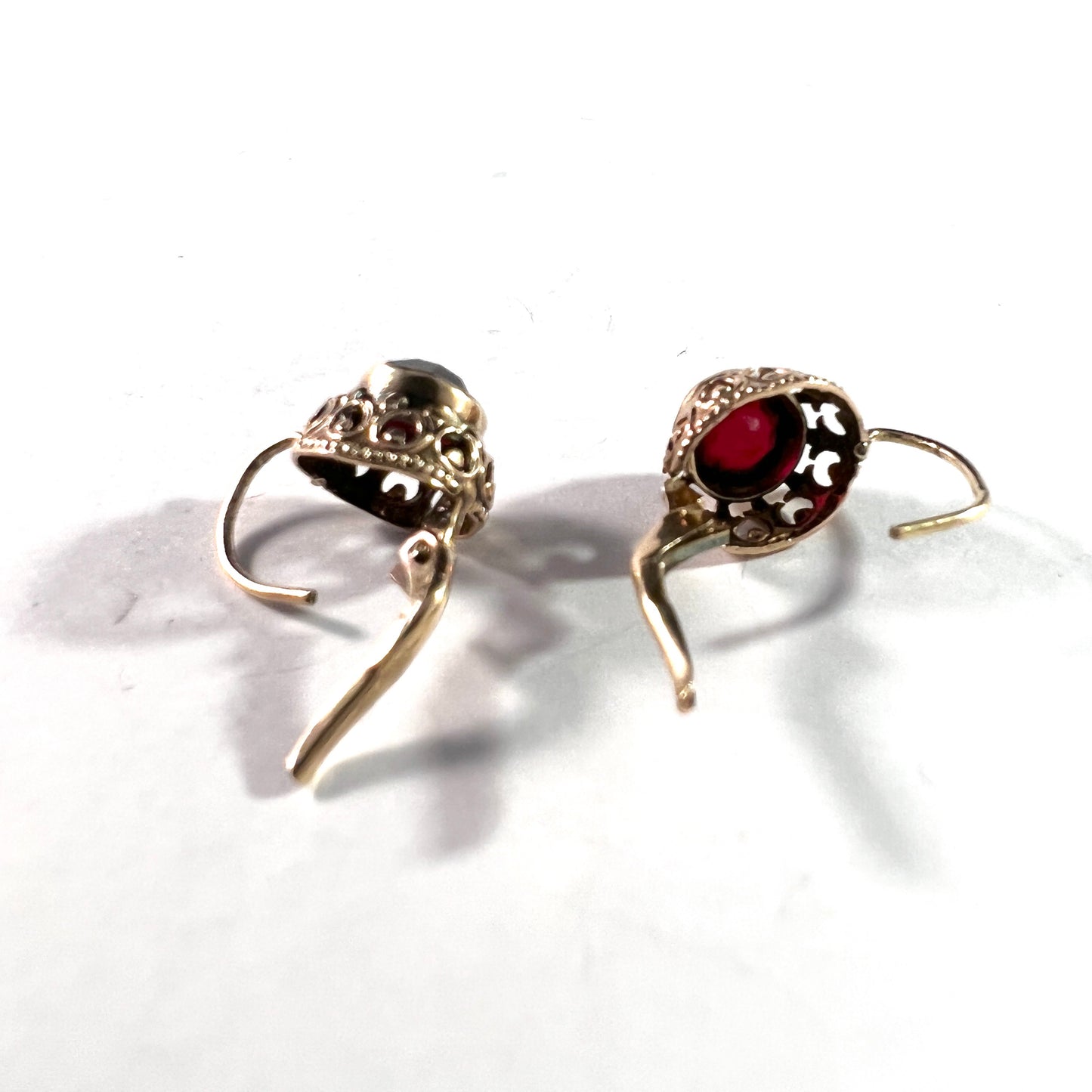 Vintage c 1940s. 14k Gold Garnet Earrings.