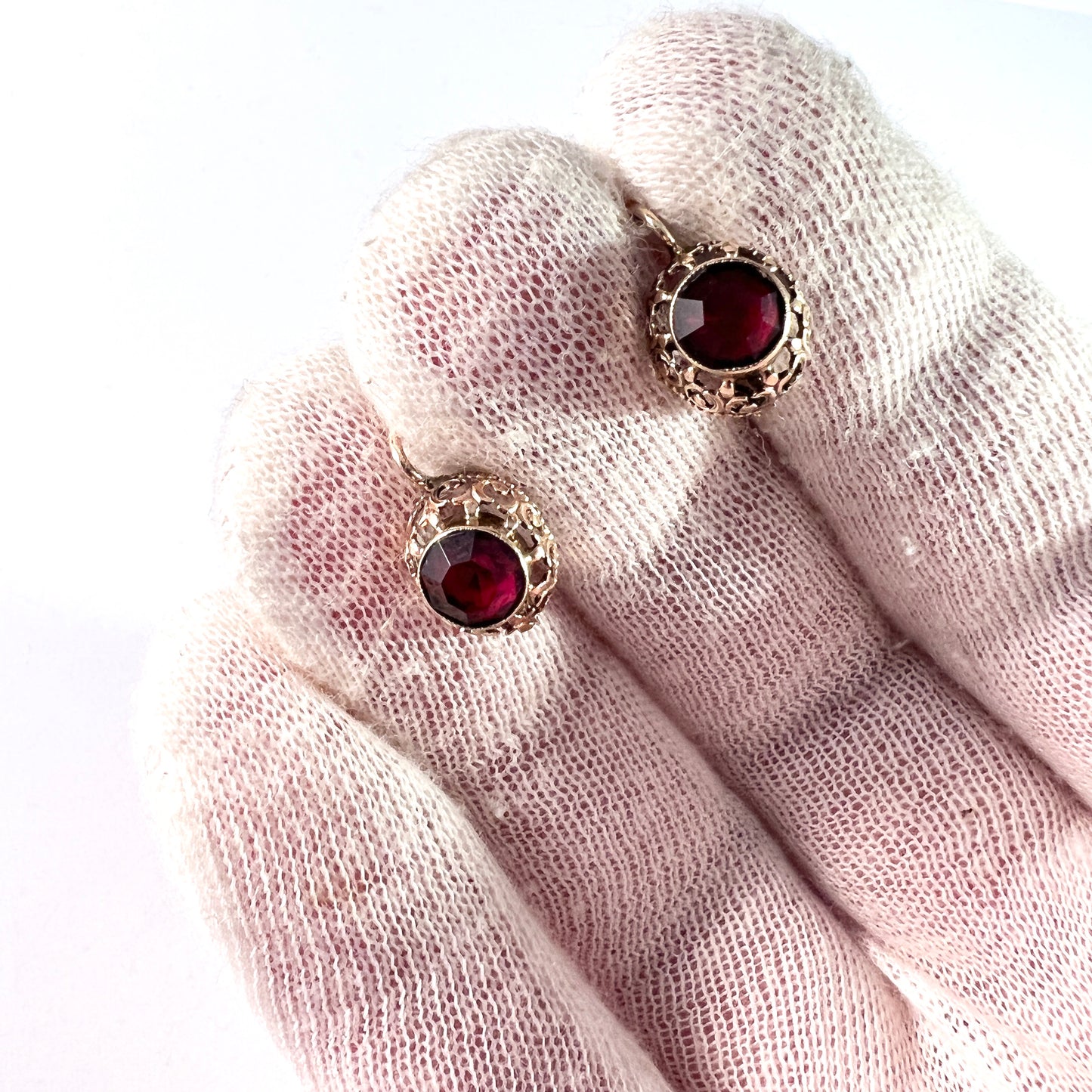 Vintage c 1940s. 14k Gold Garnet Earrings.