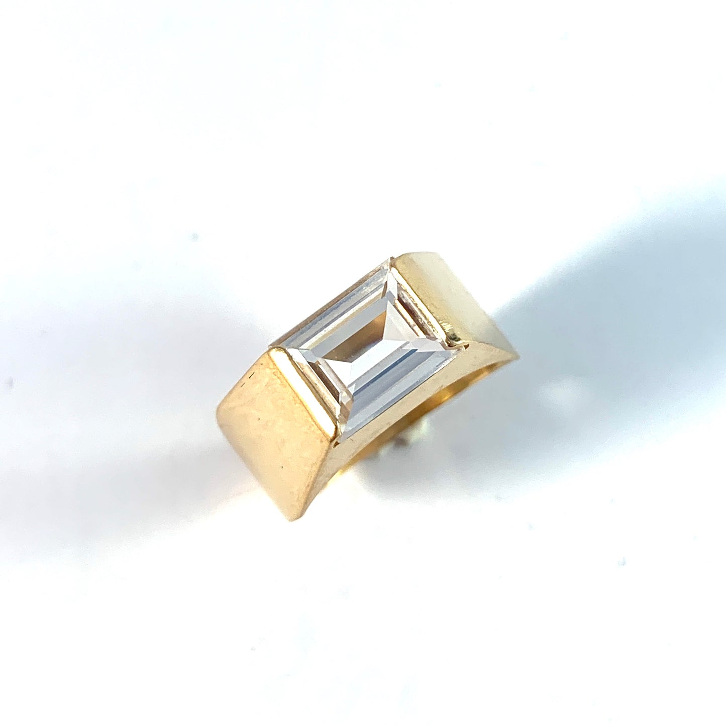 Ceson, Sweden year 1969. Modernist 18k Gold Rock Crystal Ring.