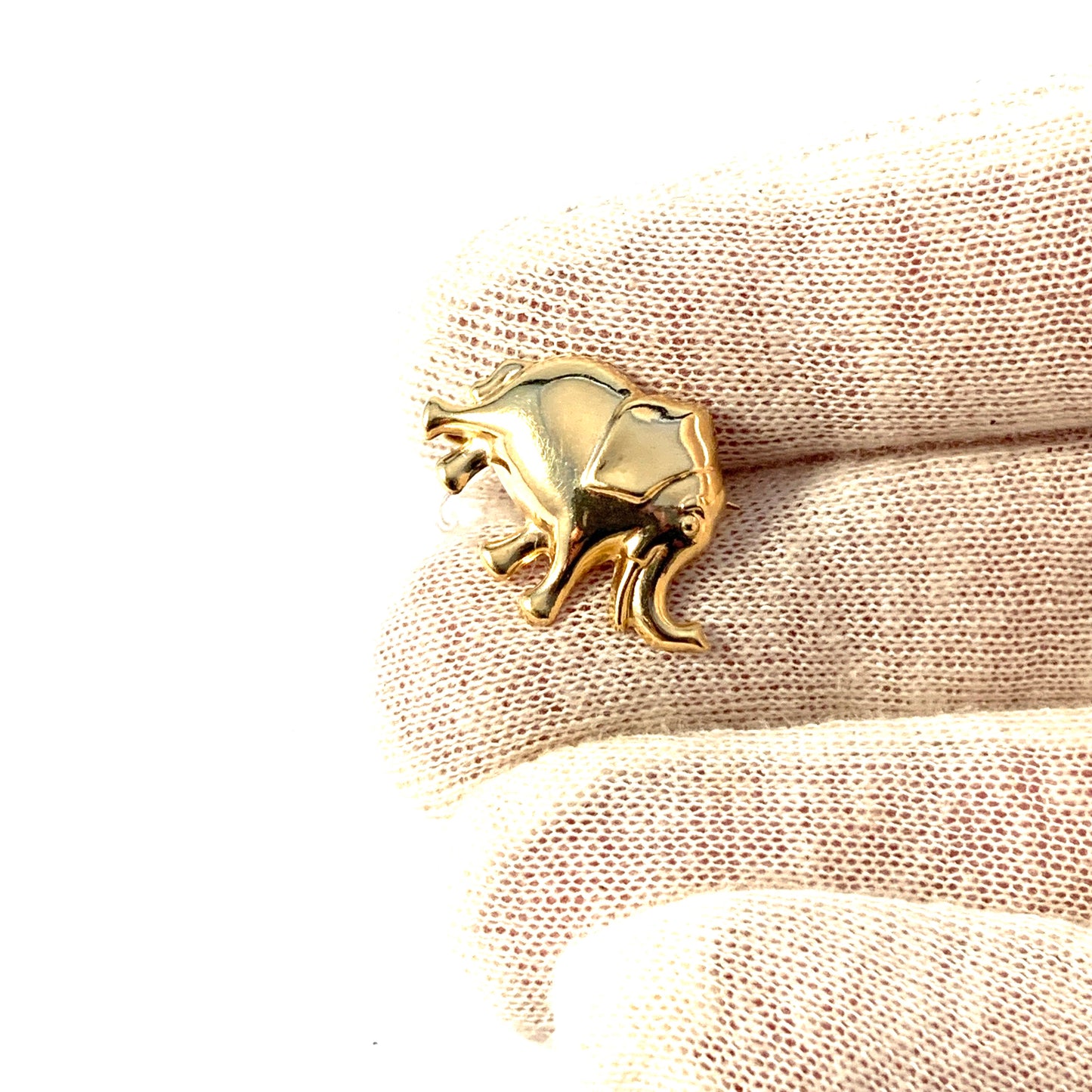 Vintage 18k Gold Elephant Brooch Pin.