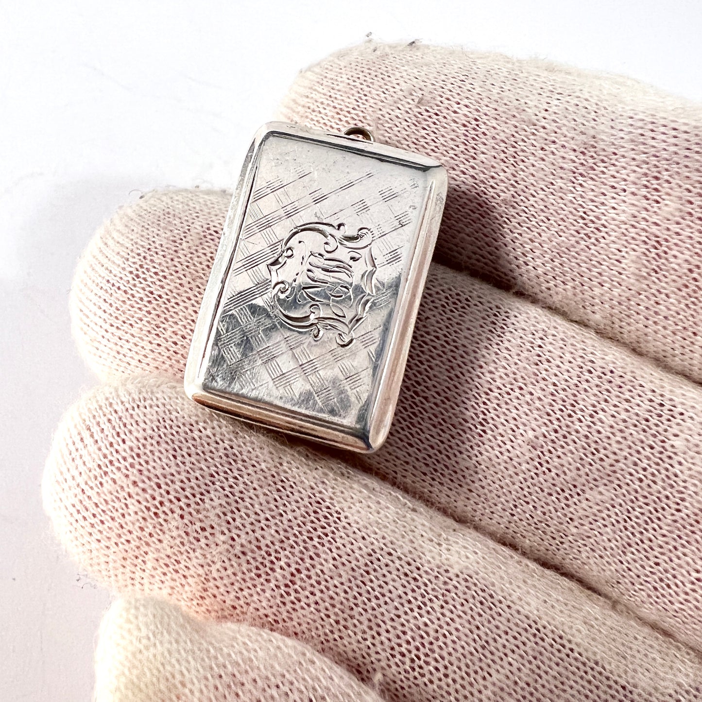 Nathaniel Mills, Birmingham 1839. Antique Sterling Silver Vinaigrette Locket Pendant.