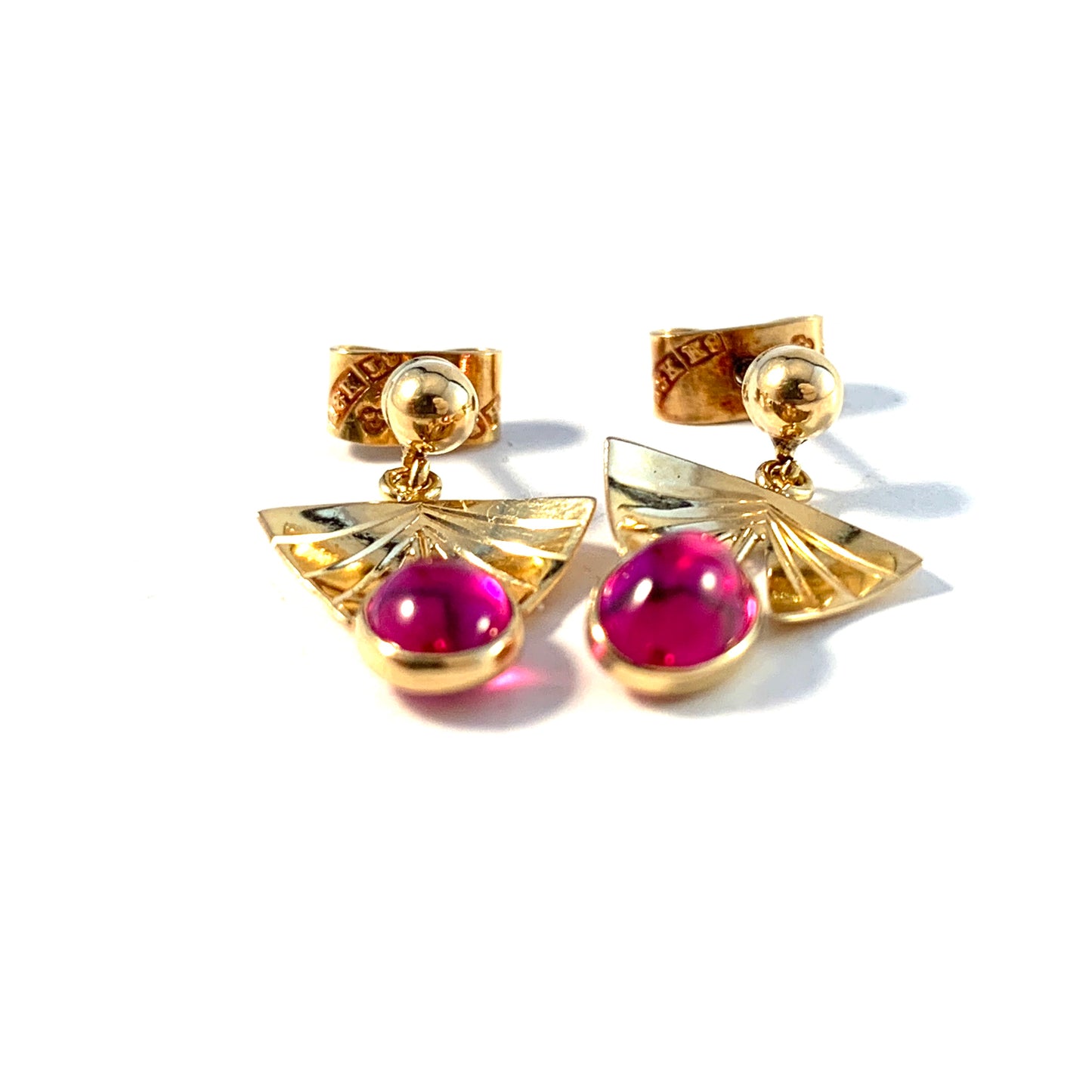 Guldvaruhuset, Sweden year 1961. Vintage 18k Gold Synthetic Pink Sapphire Earrings.