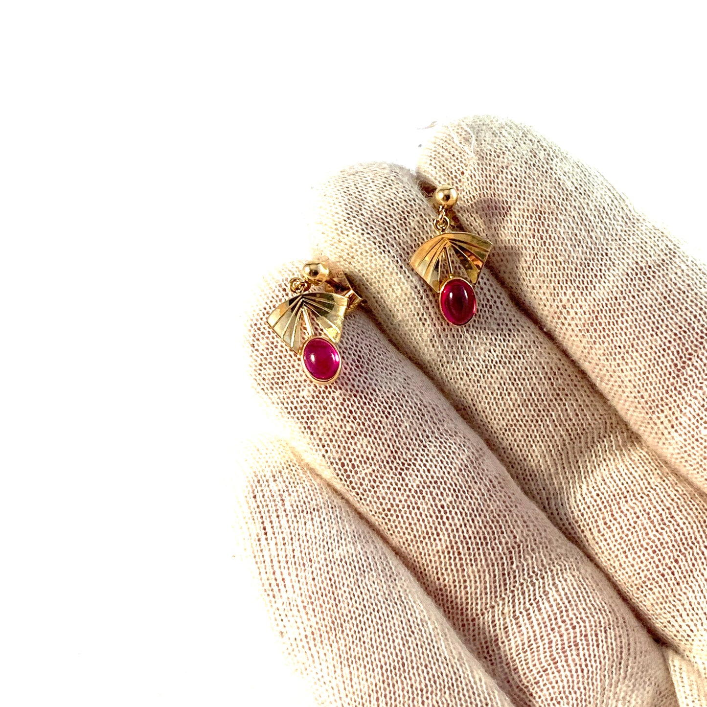 Guldvaruhuset, Sweden year 1961. Vintage 18k Gold Synthetic Pink Sapphire Earrings.